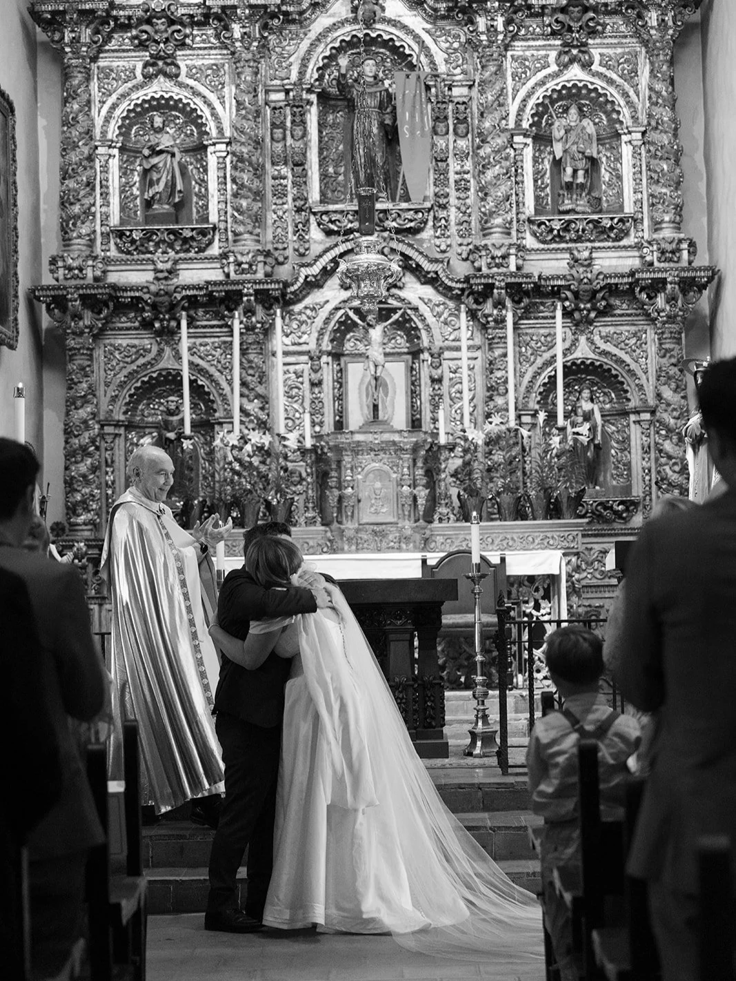 The bride and groom hugging at the alter