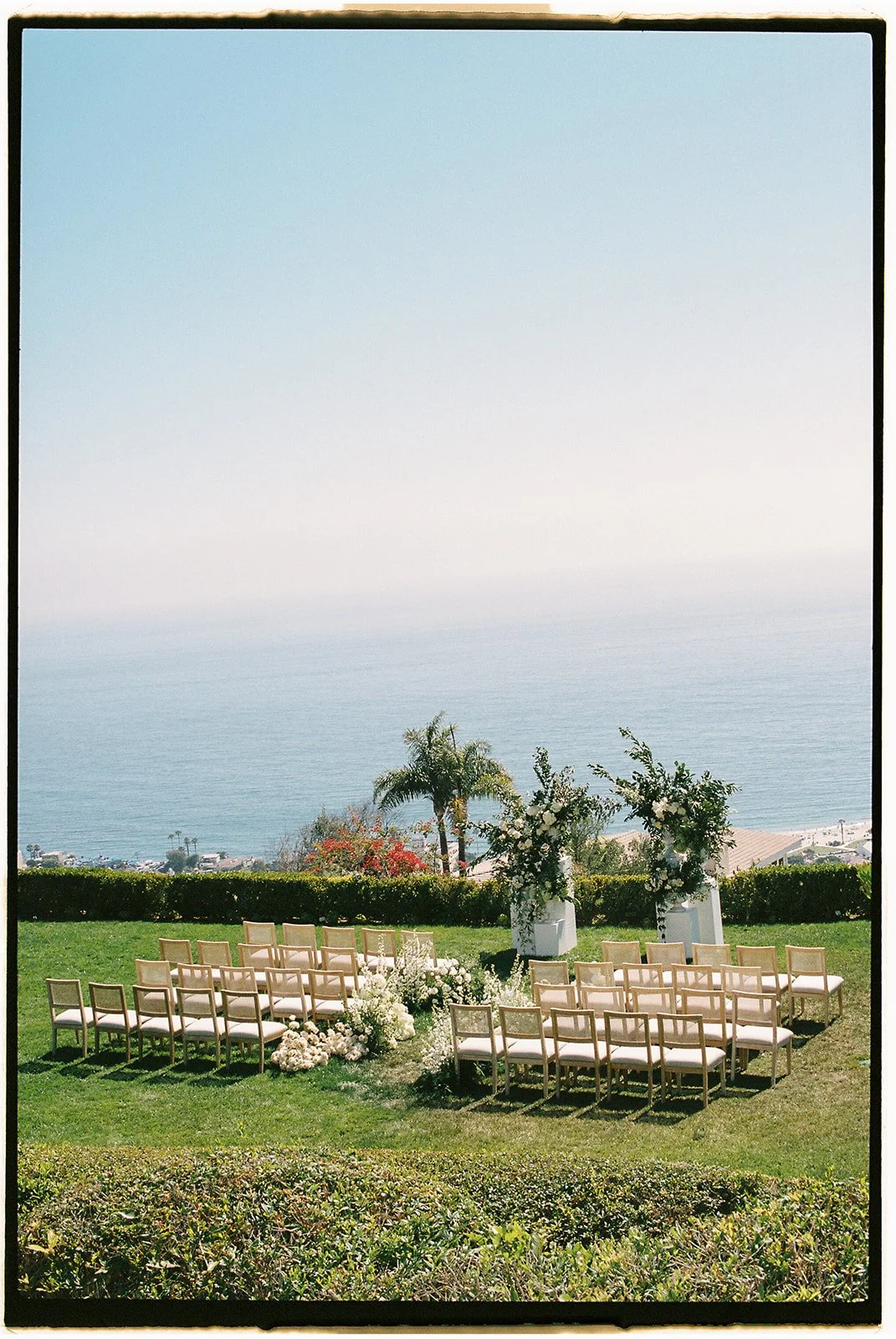 EUROPEAN-INSPIRED WEDDING EDITORIAL AT A PRIVATE ESTATE IN LAGUNA BEACH, CALIFORNIA: OCEAN VIEWS, MAXIMALIST FLORAL DESIGN, REAL ICE SCULPTURES, AND AUTHENTIC ITALIAN ARCHITECTURE