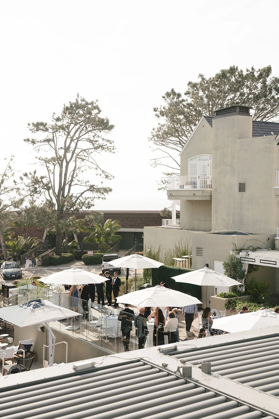 Rooftop view of the guests at the cocktail hour