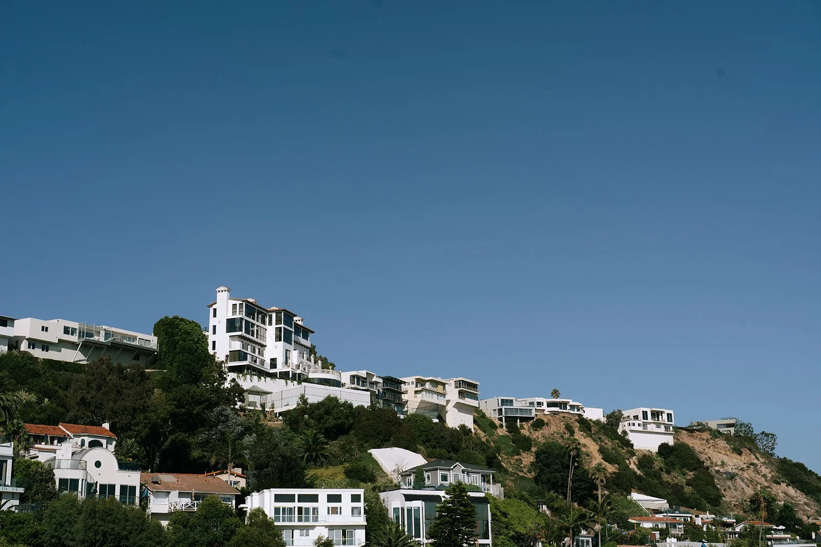 houses on the hillside of the scenic malibu coast