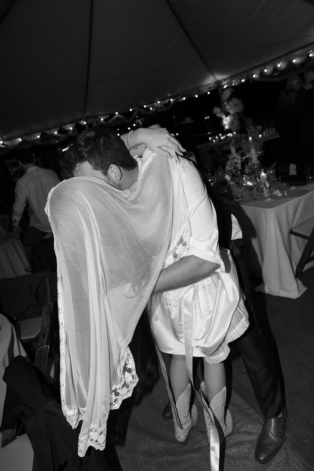 EDITORIAL COWBOY COUNTRY WEDDING BLENDS TIMELESS DETAILS AND LATEST BRIDAL TRENDS