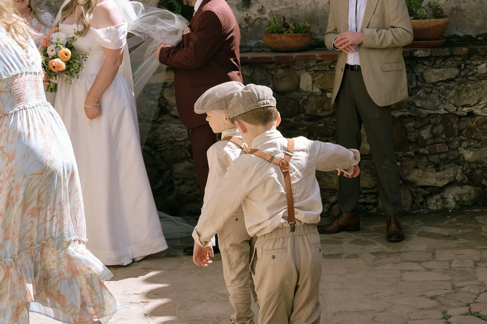 The ring bearers play unnoticed.