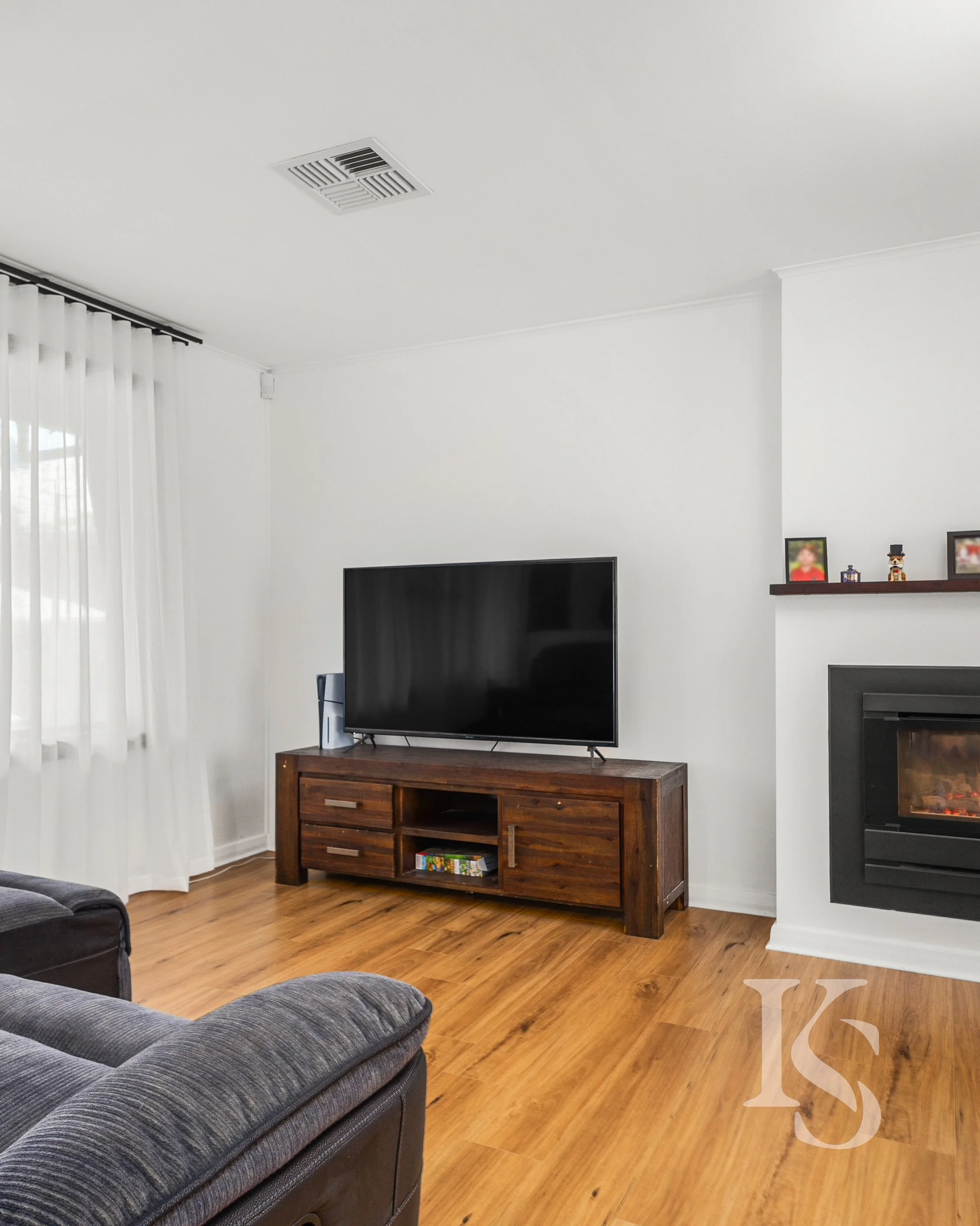 SALE // 📍140 Hancock Road, St Agnes

Set on a substantial allotment with an impressive frontage, 140 Hancock Road presents an outstanding opportunity to establish yourself in sought-after St Agnes, expand your investment portfolio or explore future 