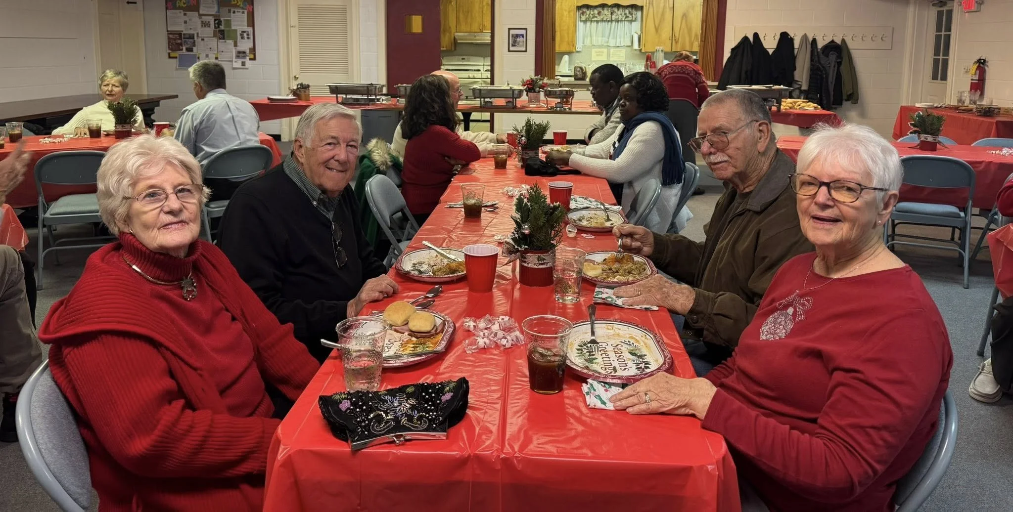 UMM Christmas dinner people3.jpg