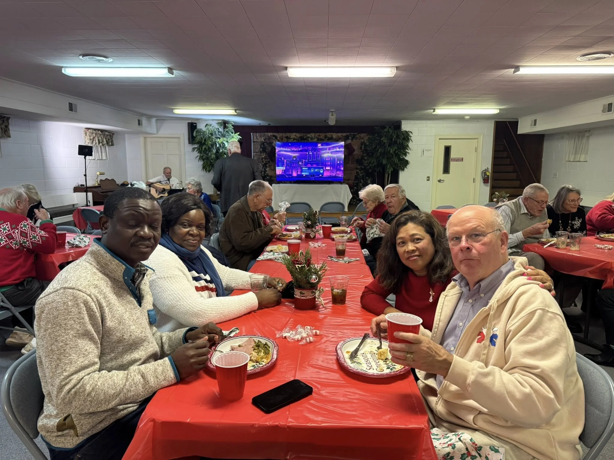 UMM Christmas dinner people5.jpg