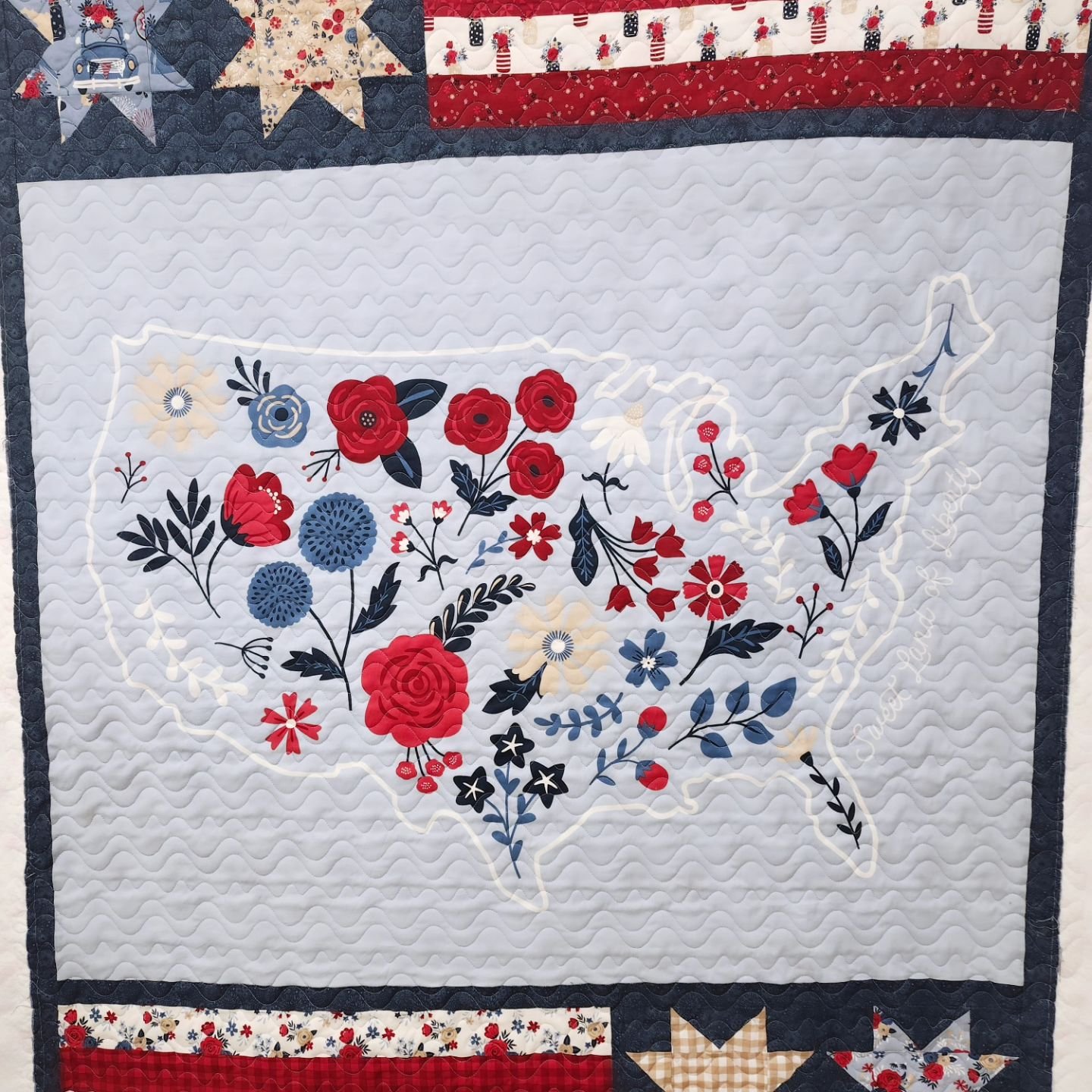 Nancy was in today to longarm this cute red, white and blue wall hanging.  She chose a pattern called 'A Wave in the Sand' #longarmmachinerentals #quiltfun #quiltyourselfawesome #quilting #gammillstatlerstitcher #topstitchery