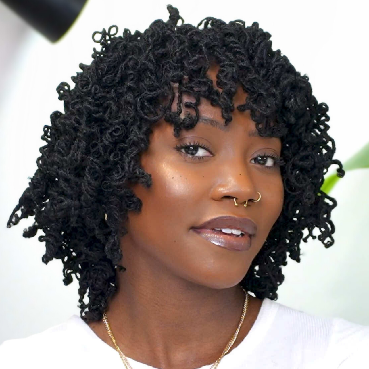 woman with microlocs and pipe cleaner curls