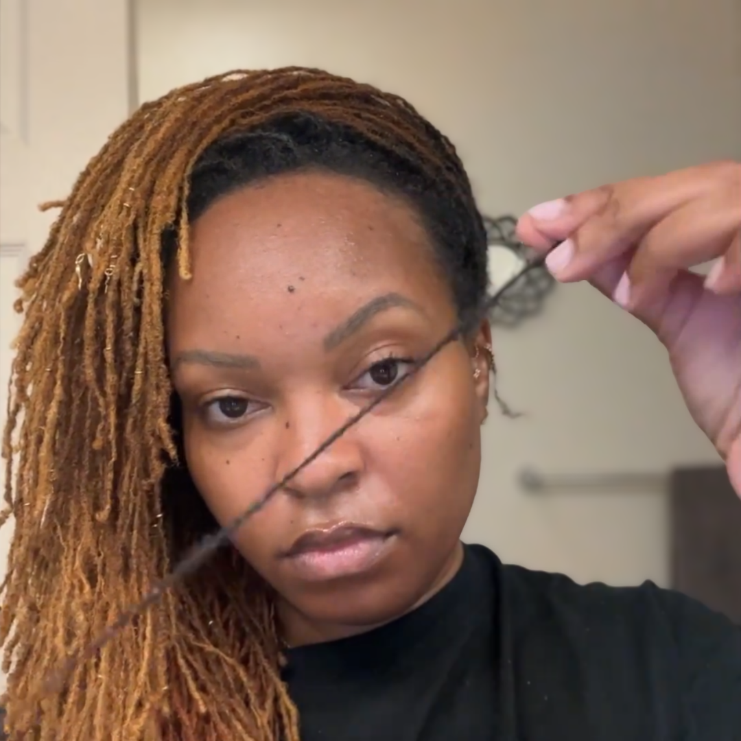woman with microlocs reattach broken loc