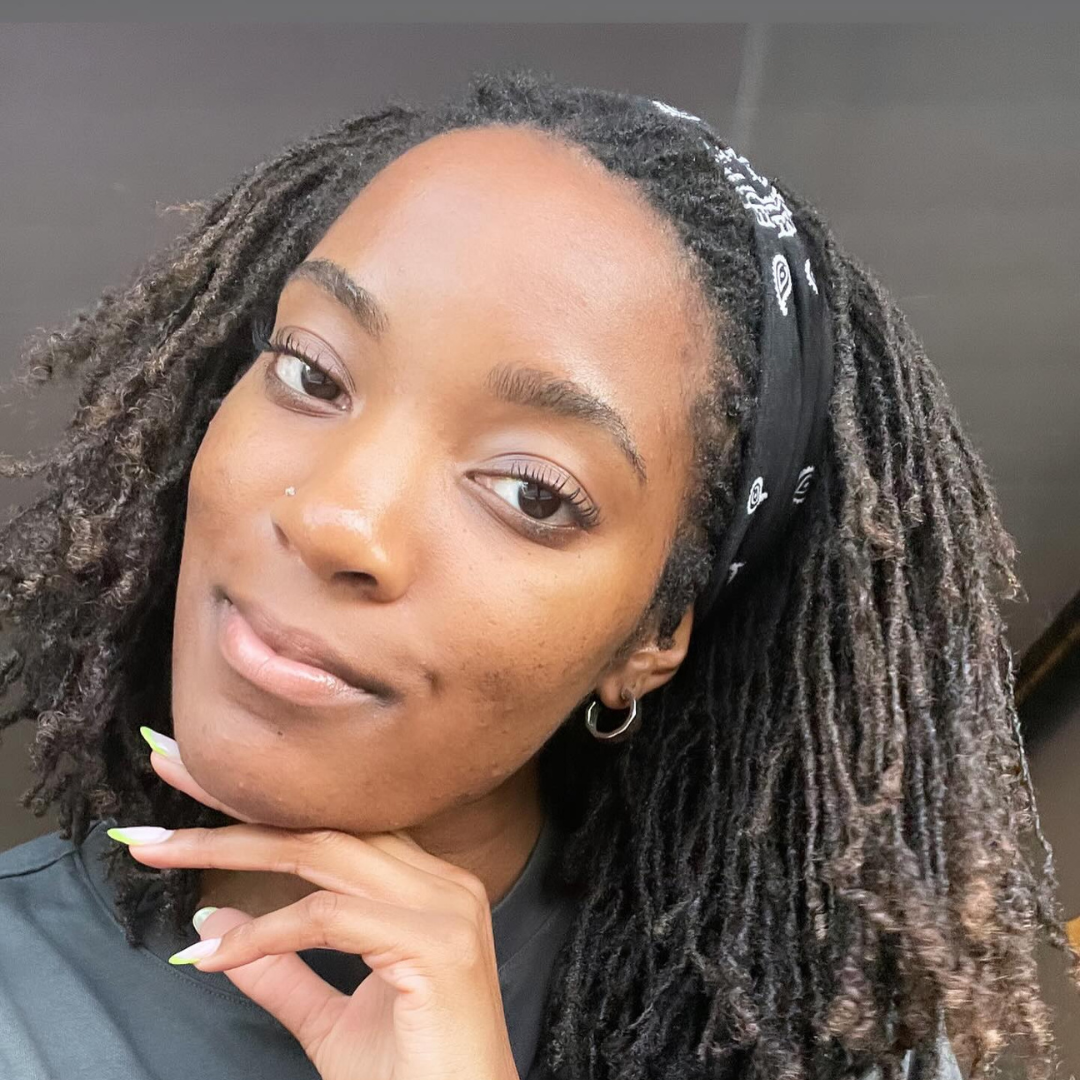 woman with microlocs