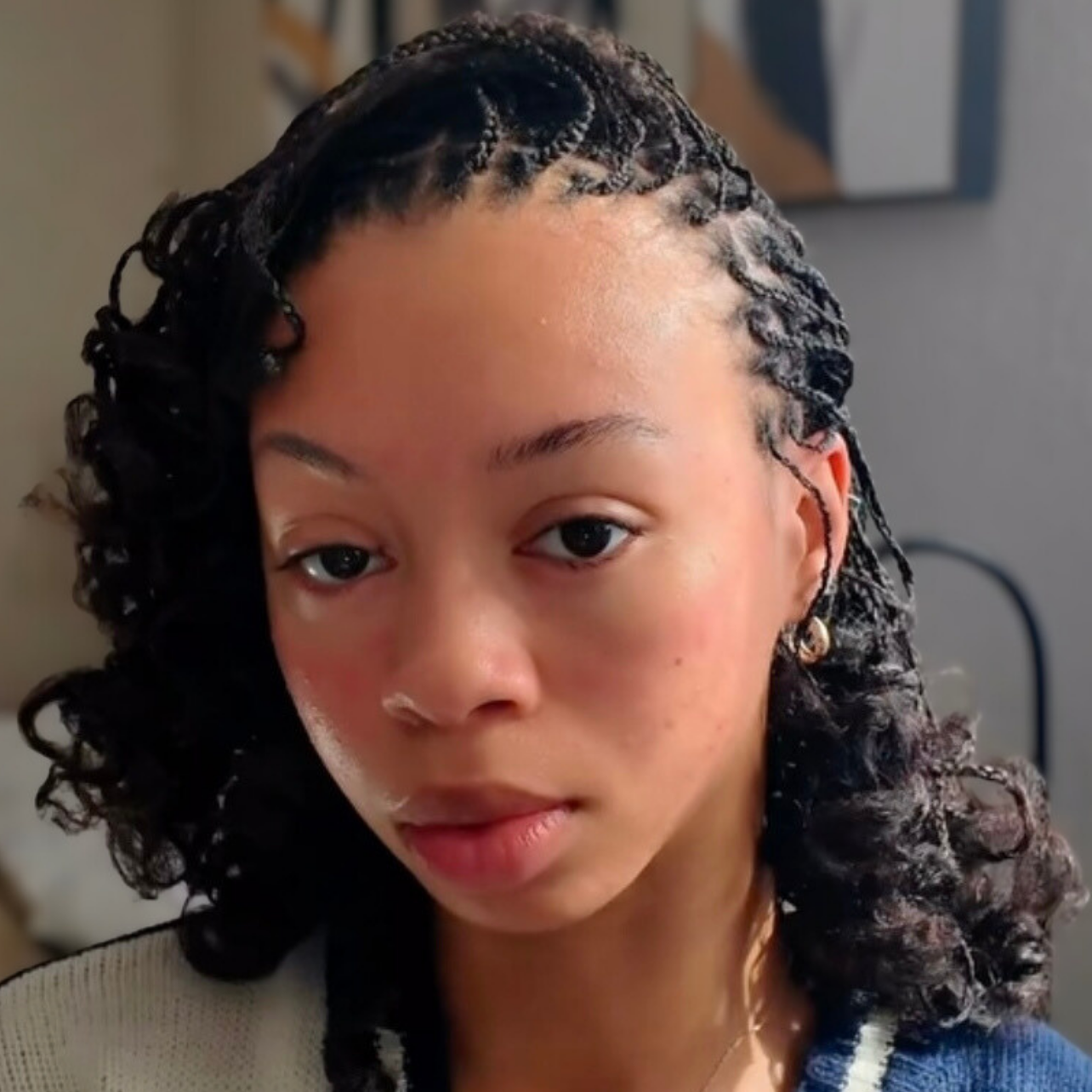 woman with microlocs and flexi rod curls