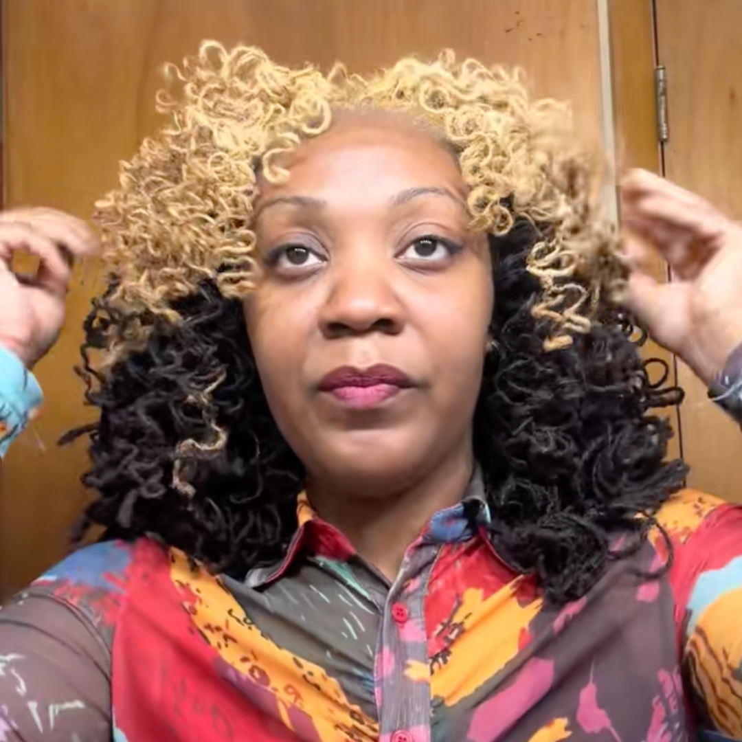 butterfly curls hairstyle on microlocs using straws