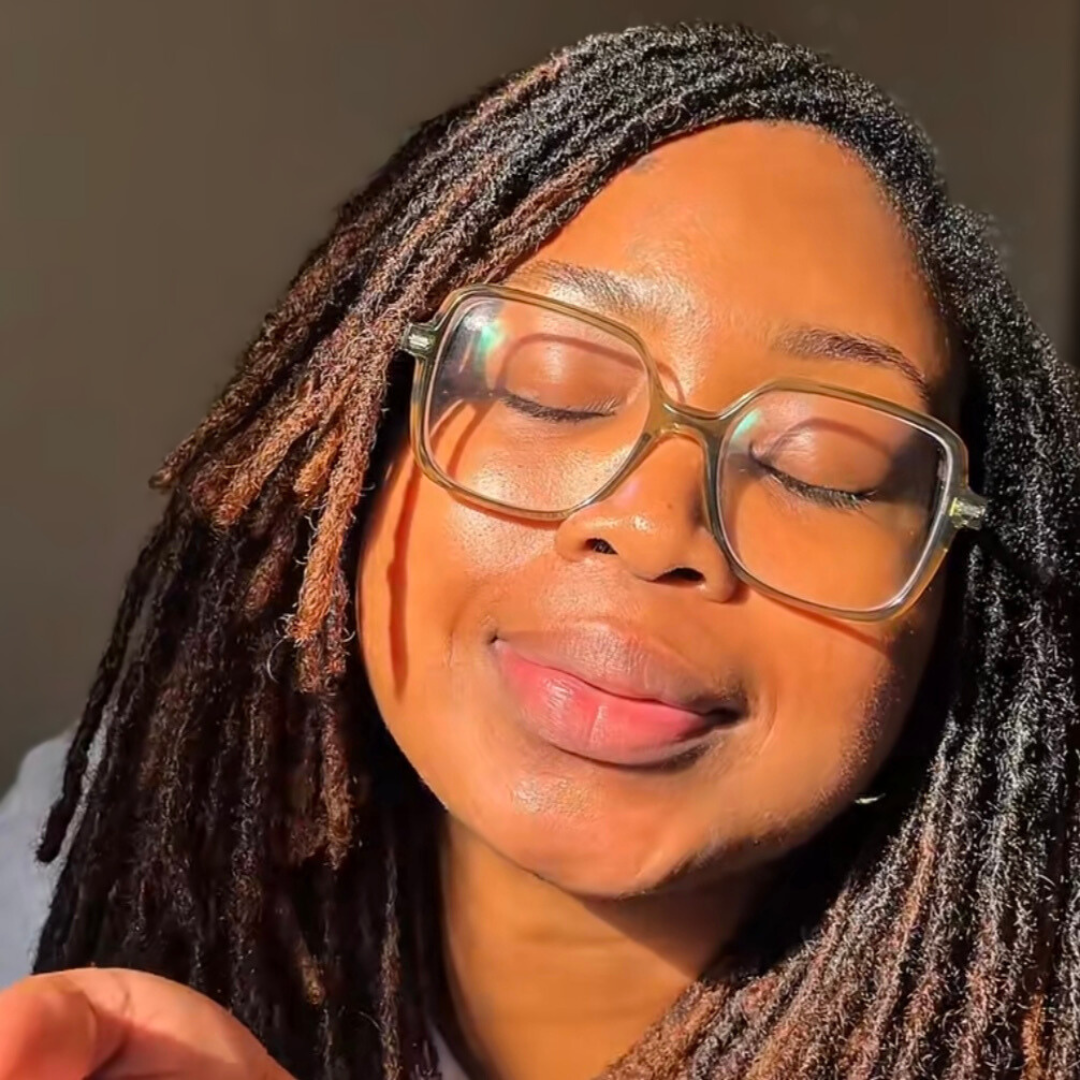 woman with microlocs and clip in extensions