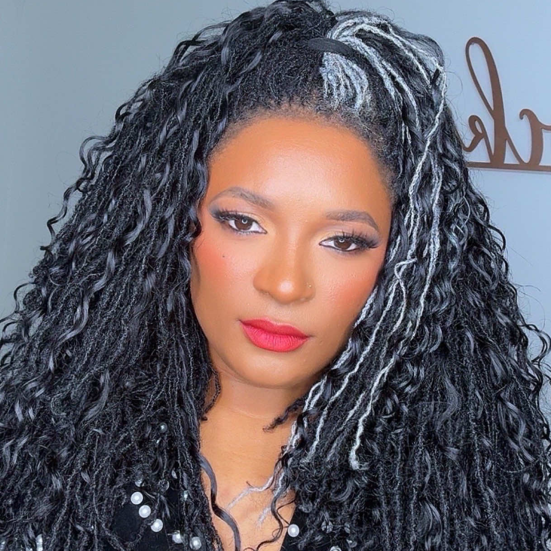 woman with miracle knots on long microlocs