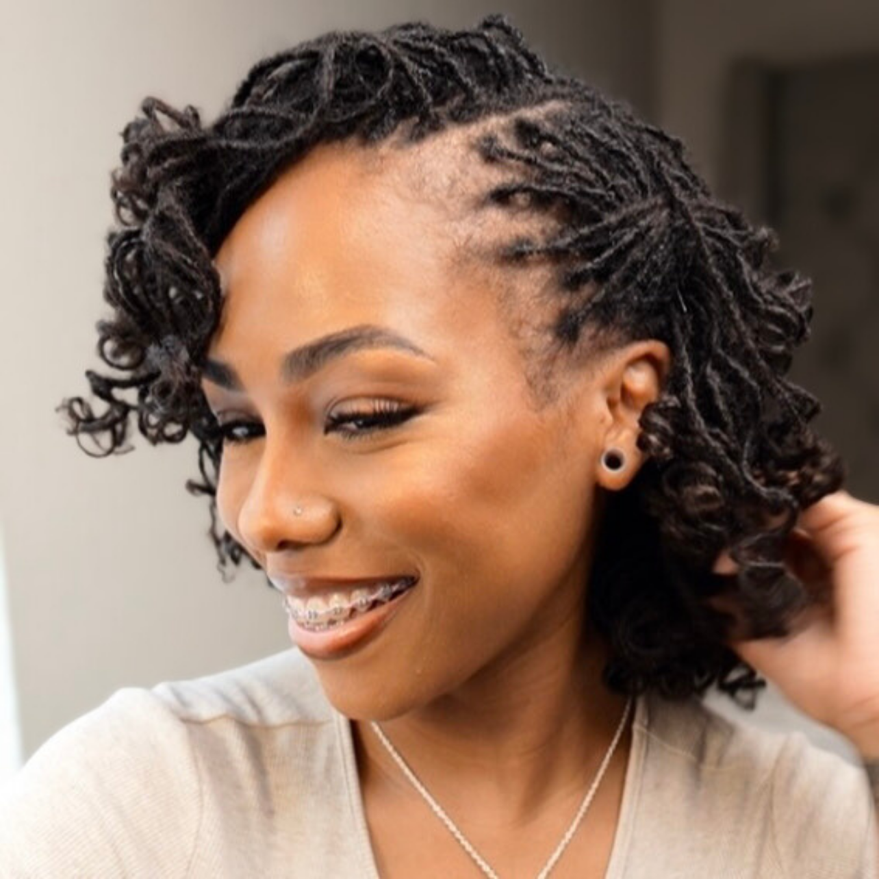 woman with microlocs and flexi rod curls