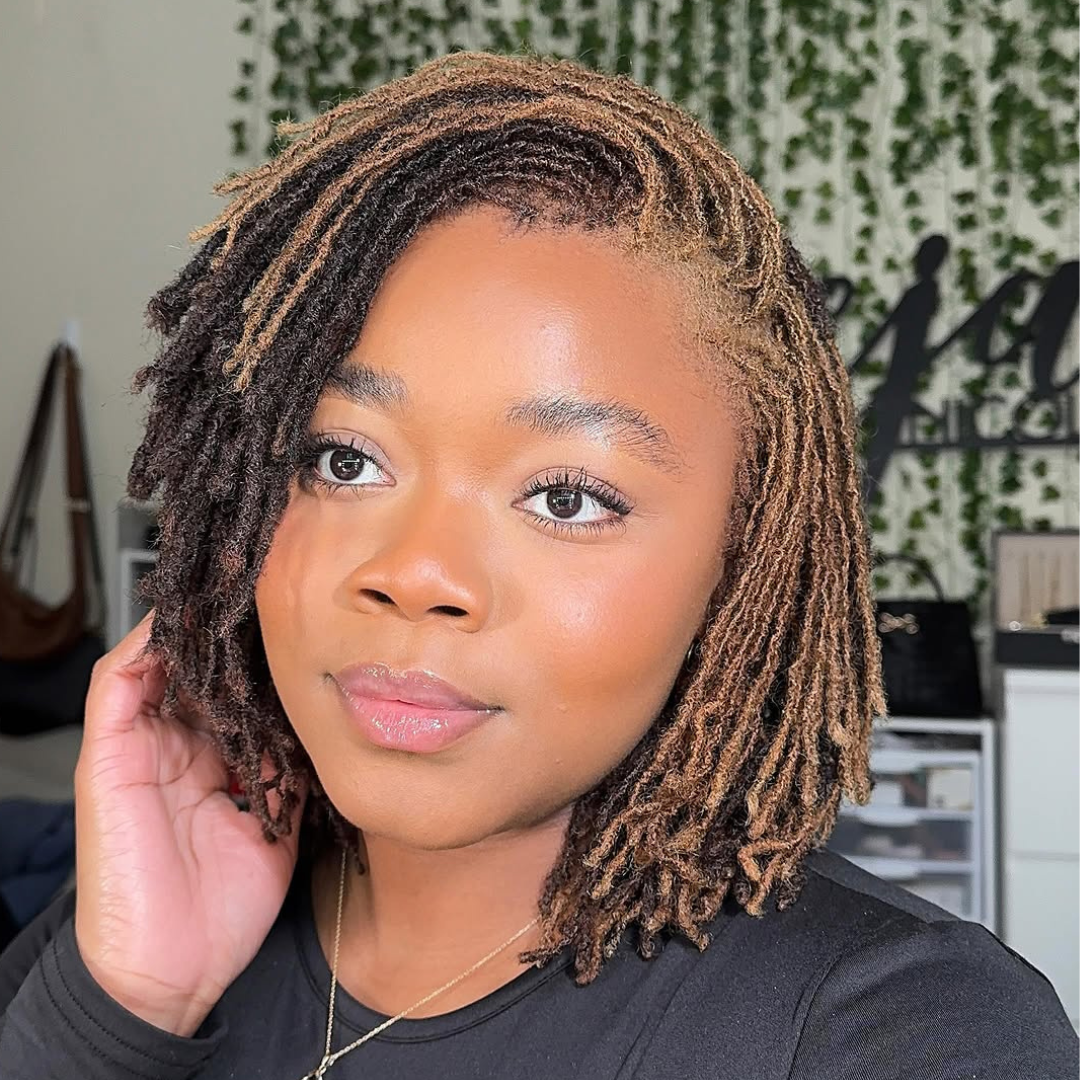 @becomingwithdeja.png