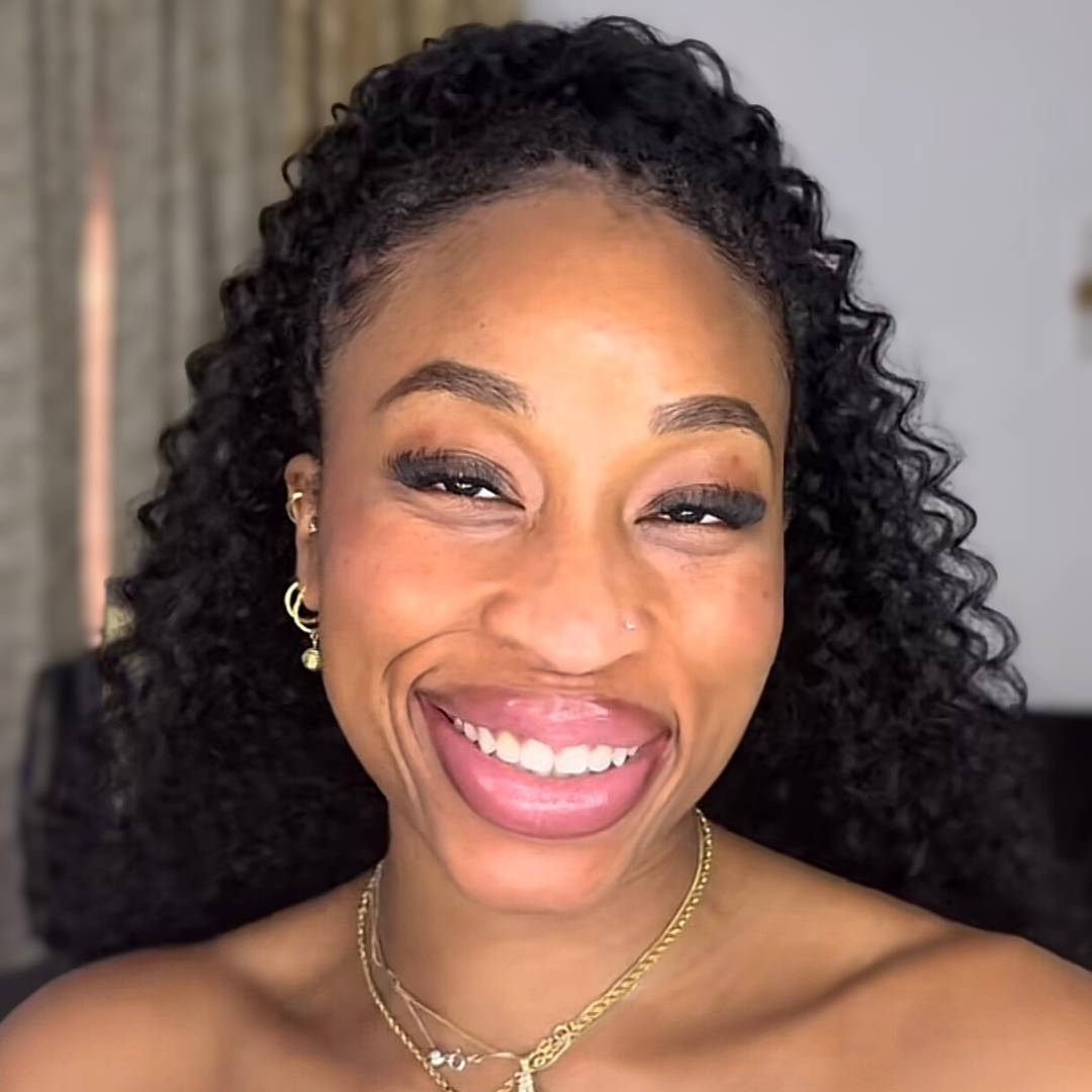 woman with microlocs and ponytail extension