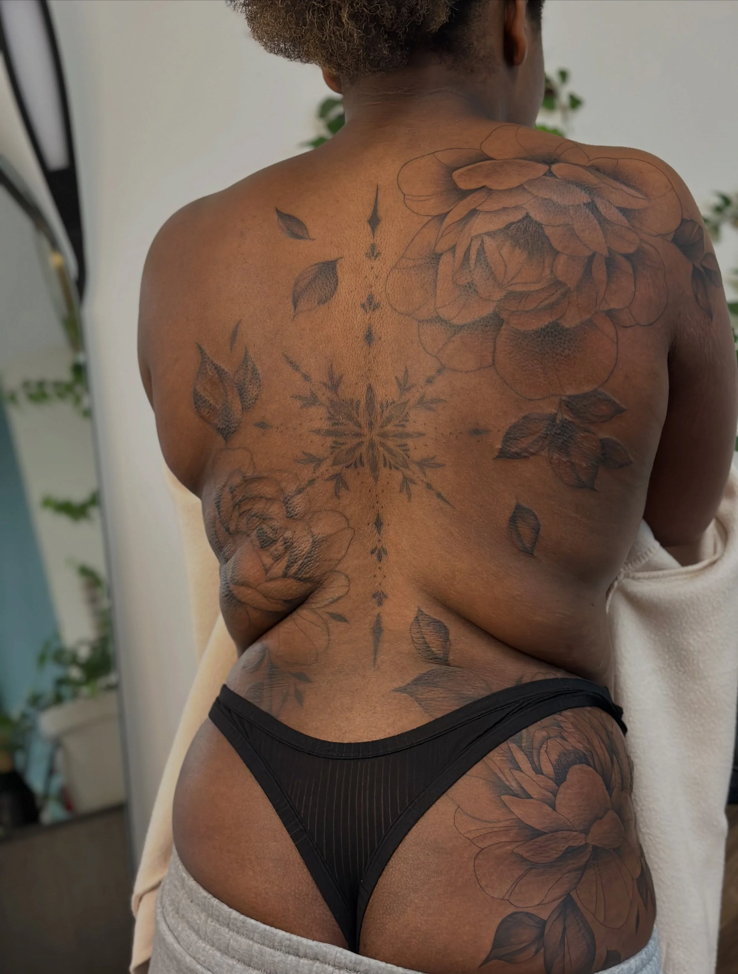 Peonies for Priscilla!!! Absolutely delightful experience piecing this back piece together 🌸💕
.
.
Took ~ 10 hours, split between two sessions
.
#nctattooartist #backpiece #botanical #ornamentaltattoo