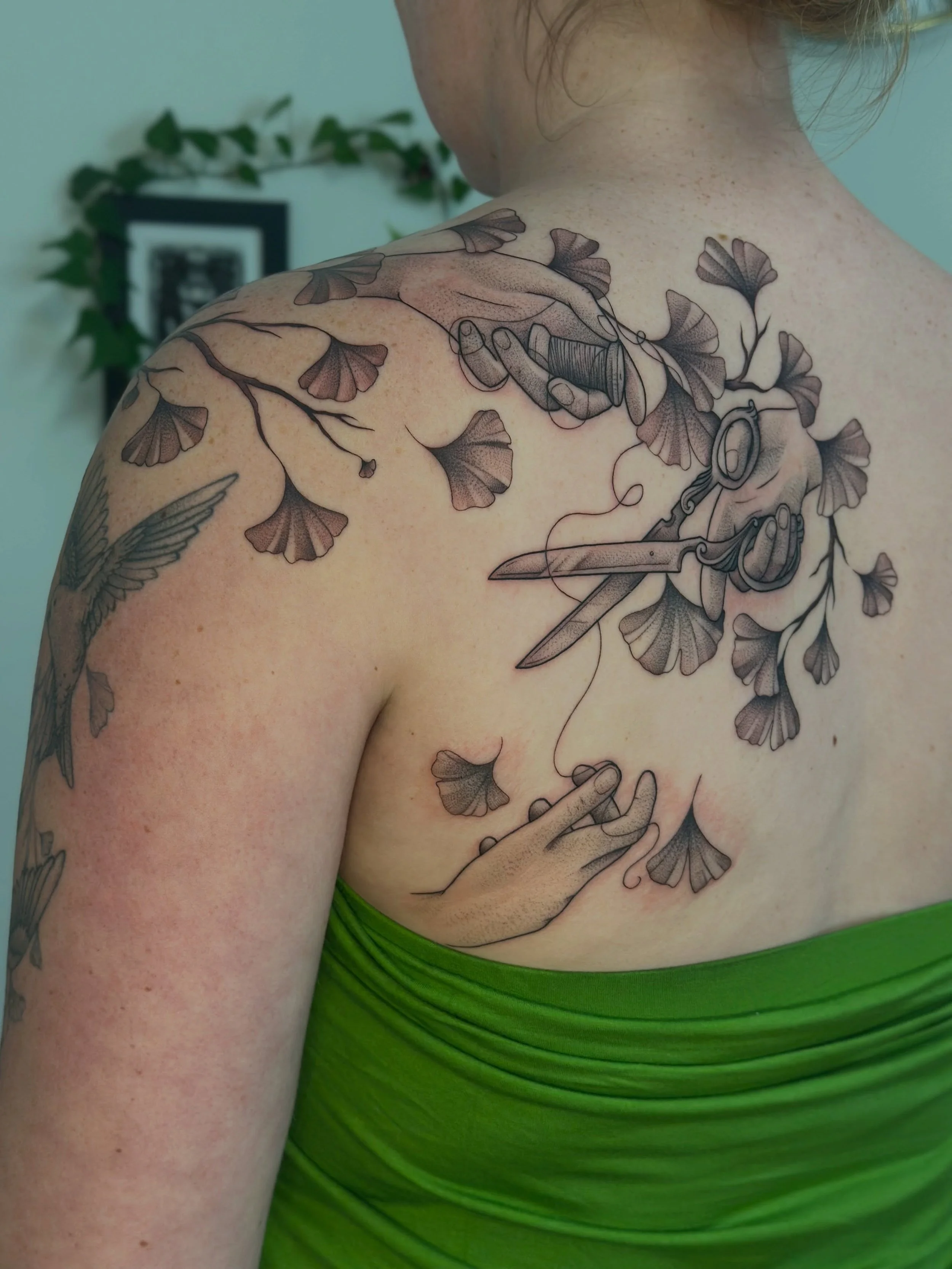 The ✨Moirai✨ for Maddie! Adding onto ginkgo and sparrows from a few years ago 💕
.
&ldquo;In certain accounts, they were considered as three sisters: Clotho (the spinner), Lachesis (the allotter), and Atropos(the inevitable, a metaphor for death). Th