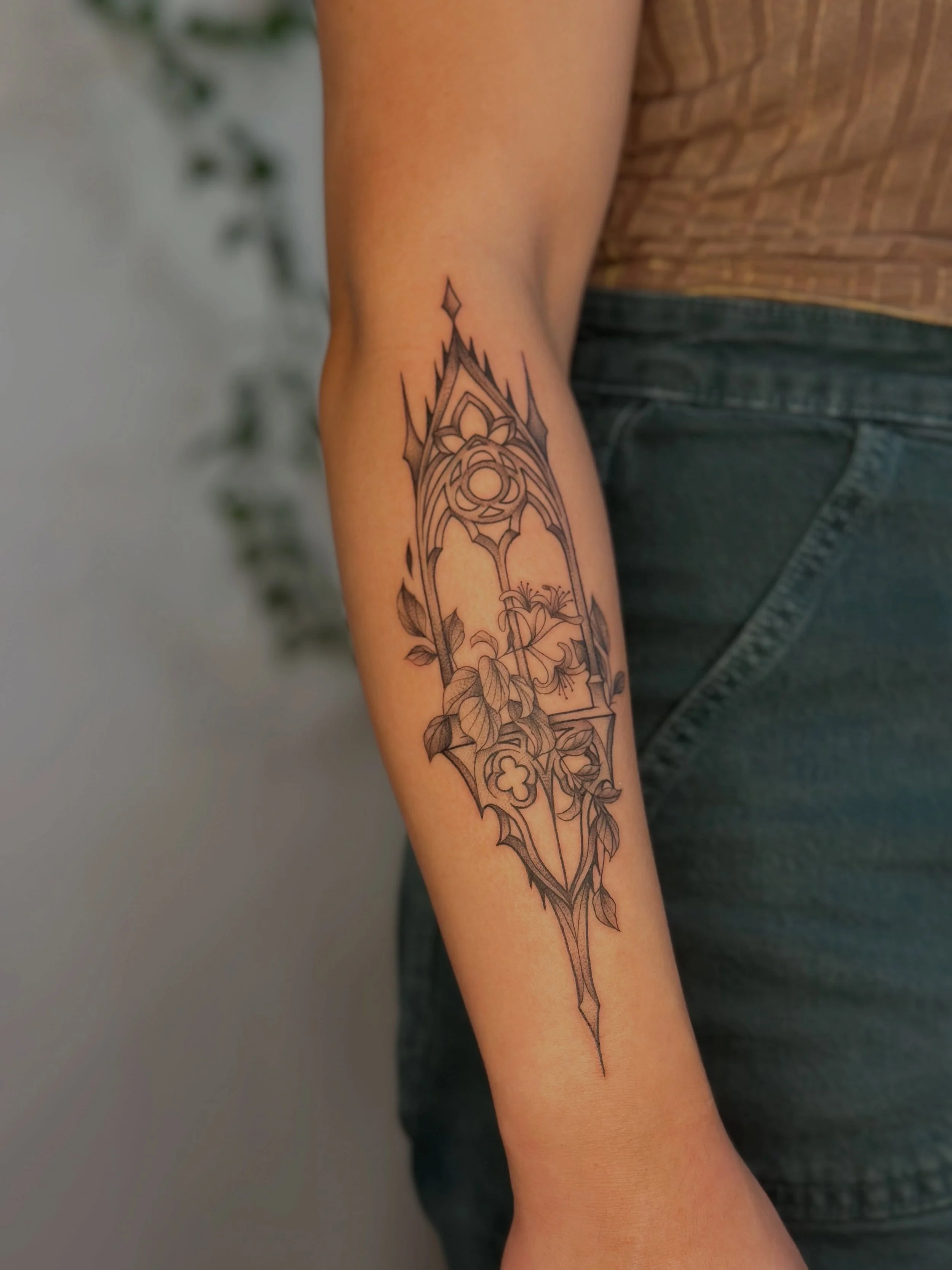 This gothic/fantasy window with honey suckle was an absolute delight 🌿✨ Swipe through to see some other smaller pieces!!!

My books are open and yah girl is caught up on tattoo requests for the first time in years 😭🫶
.
.
.
#nctattooartist #ladytat