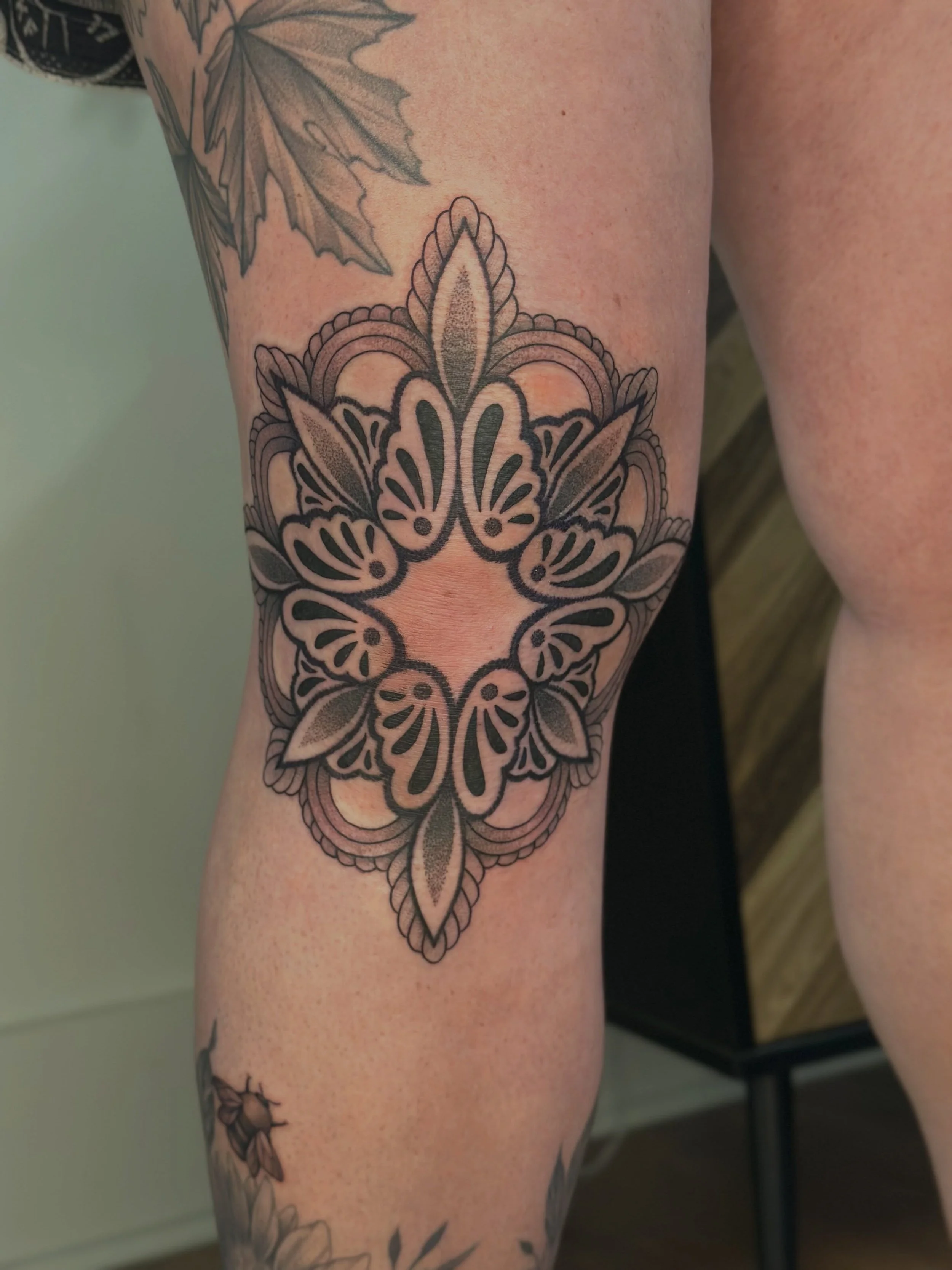 Oh mein Gott at Caitlin for getting this mandala on her knee!!! So much fun to create this piece and see some healed work on you 💕
Swipe through for a lil photo dump of other smaller pieces I did earlier this year 🥹