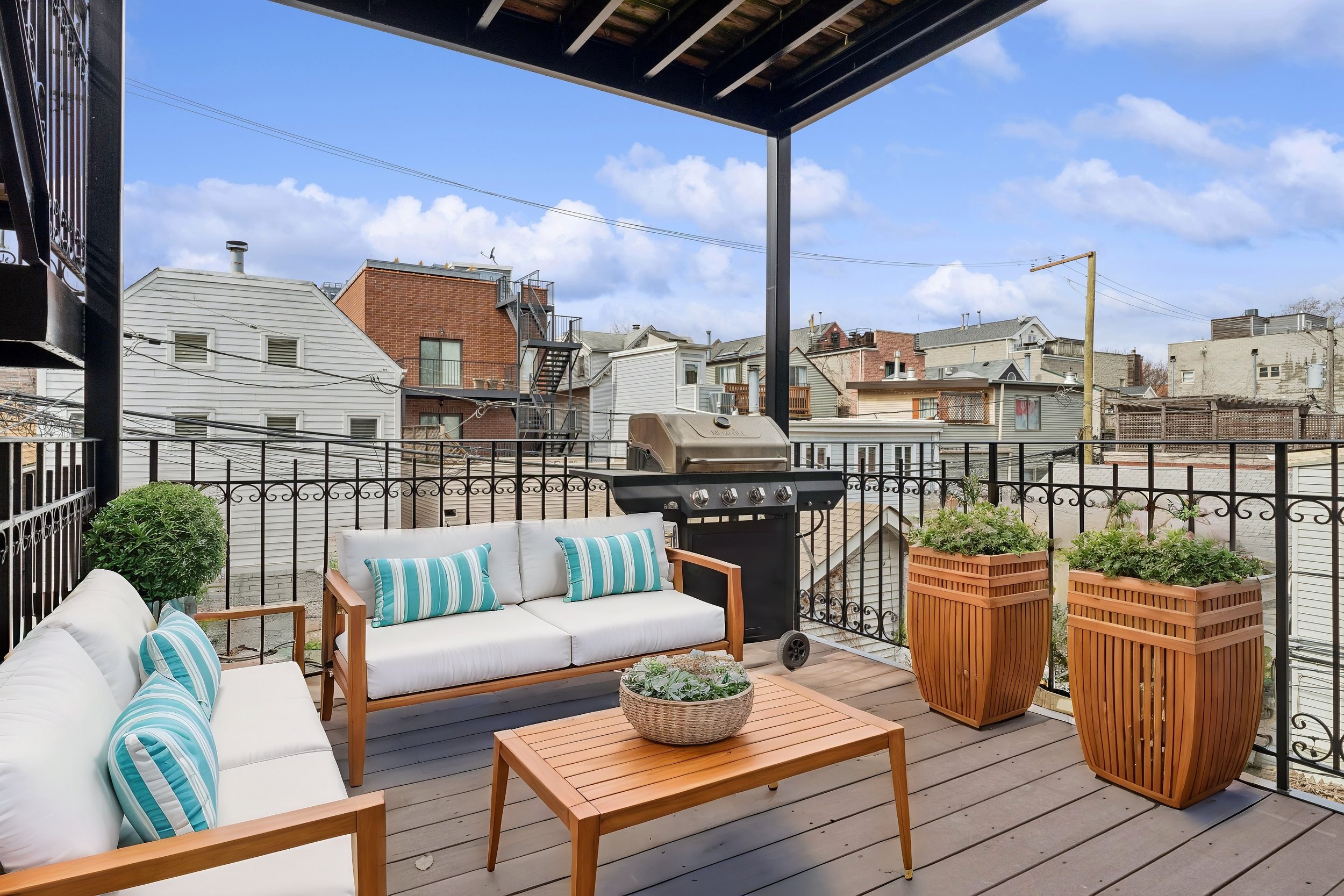 17_2632NWayneAve_Unit2_66_Deck_HiRes - Outdoor - Standard - 16.jpg