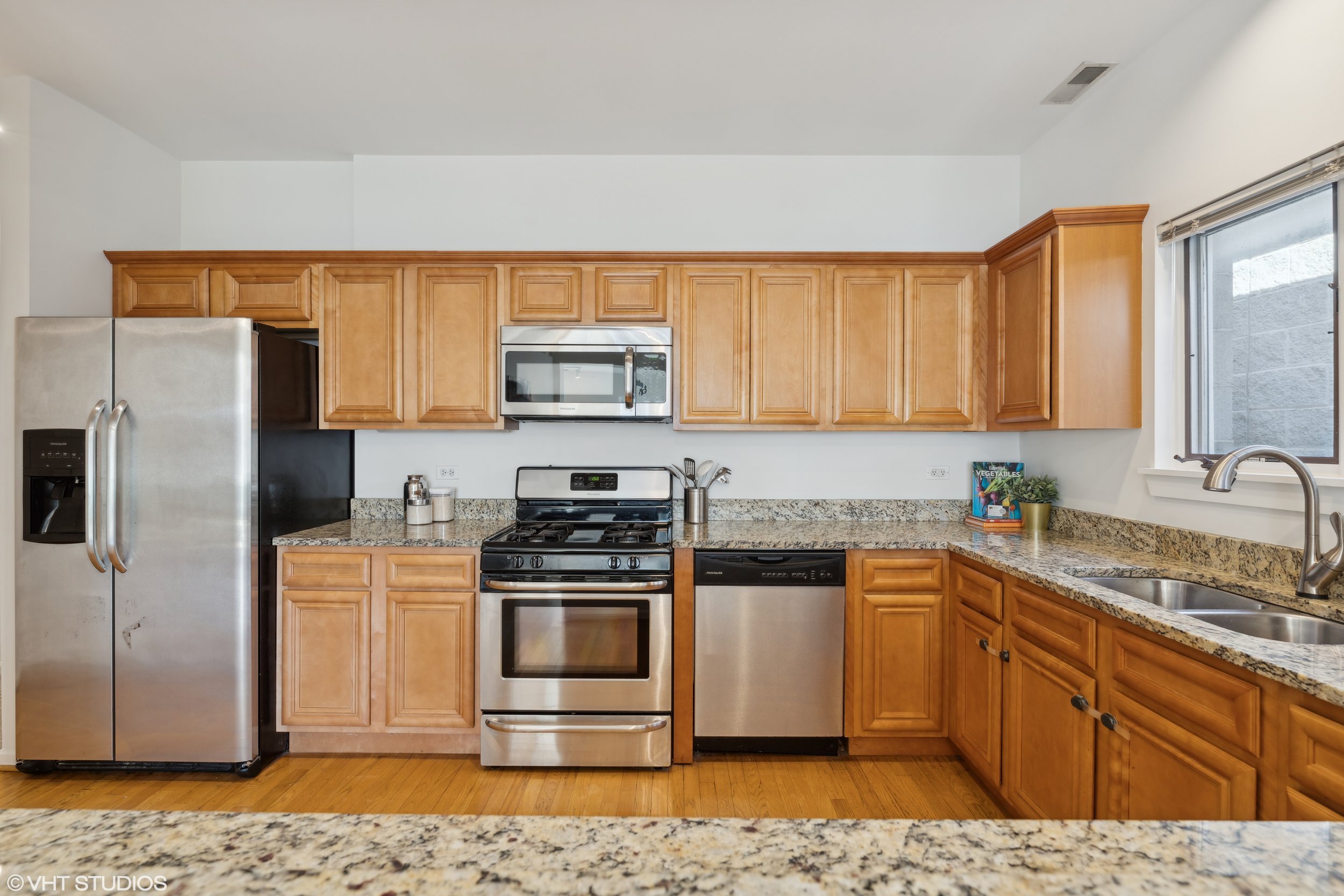 06_938WGeorgeSt_Unit3_177001_Kitchen_HiRes.jpg