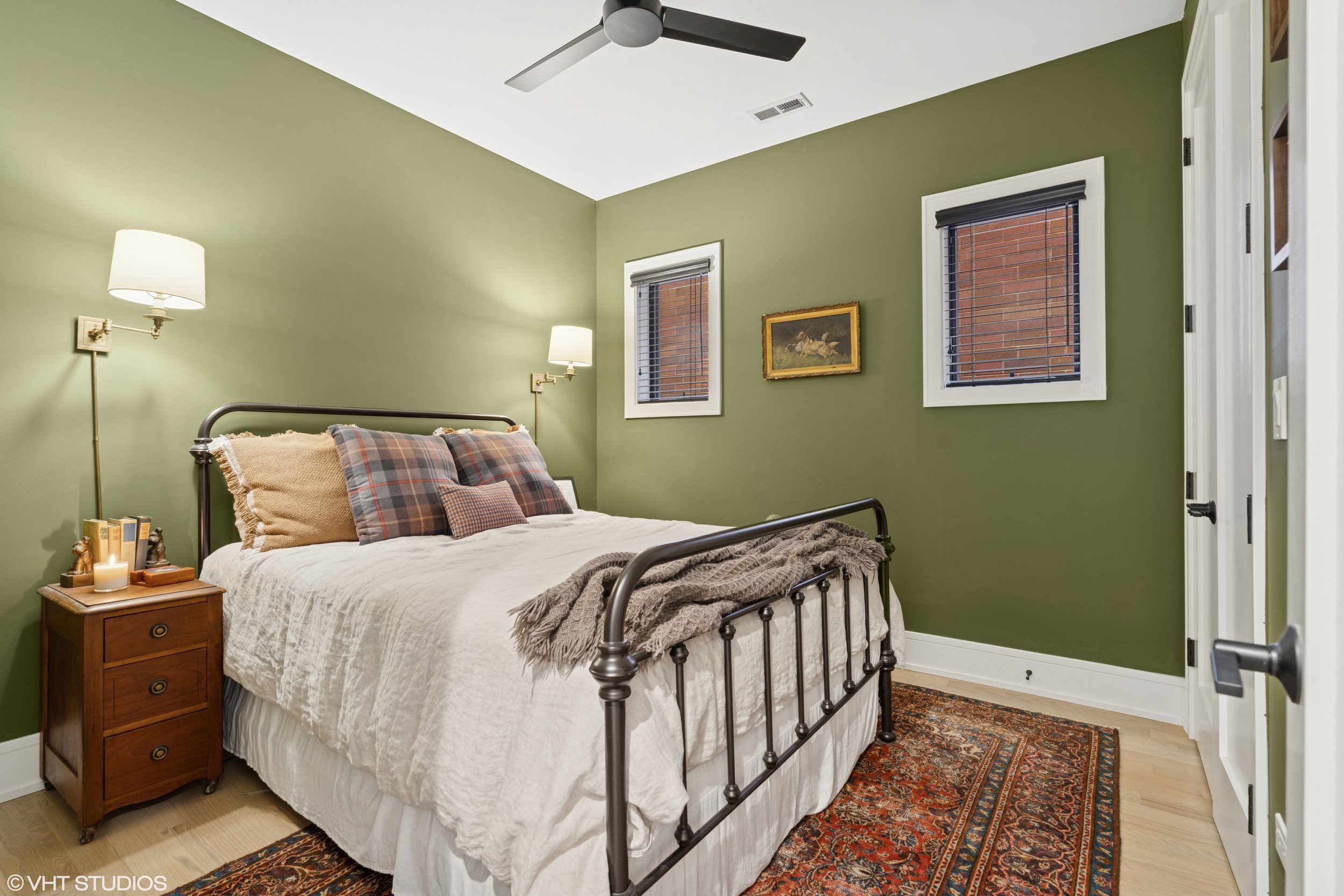 14_2846NRacineAve_Unit2_153_2ndBedroom_HiRes.jpg