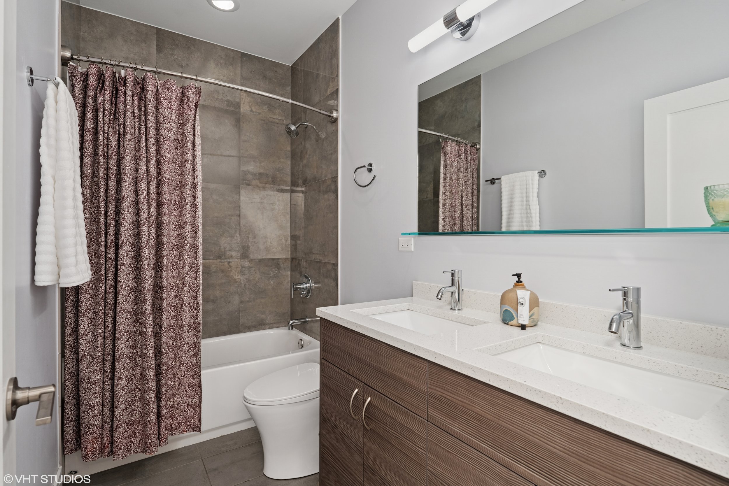 27_2136NorthPointSt_10_3rdBathroom_HiRes.jpg