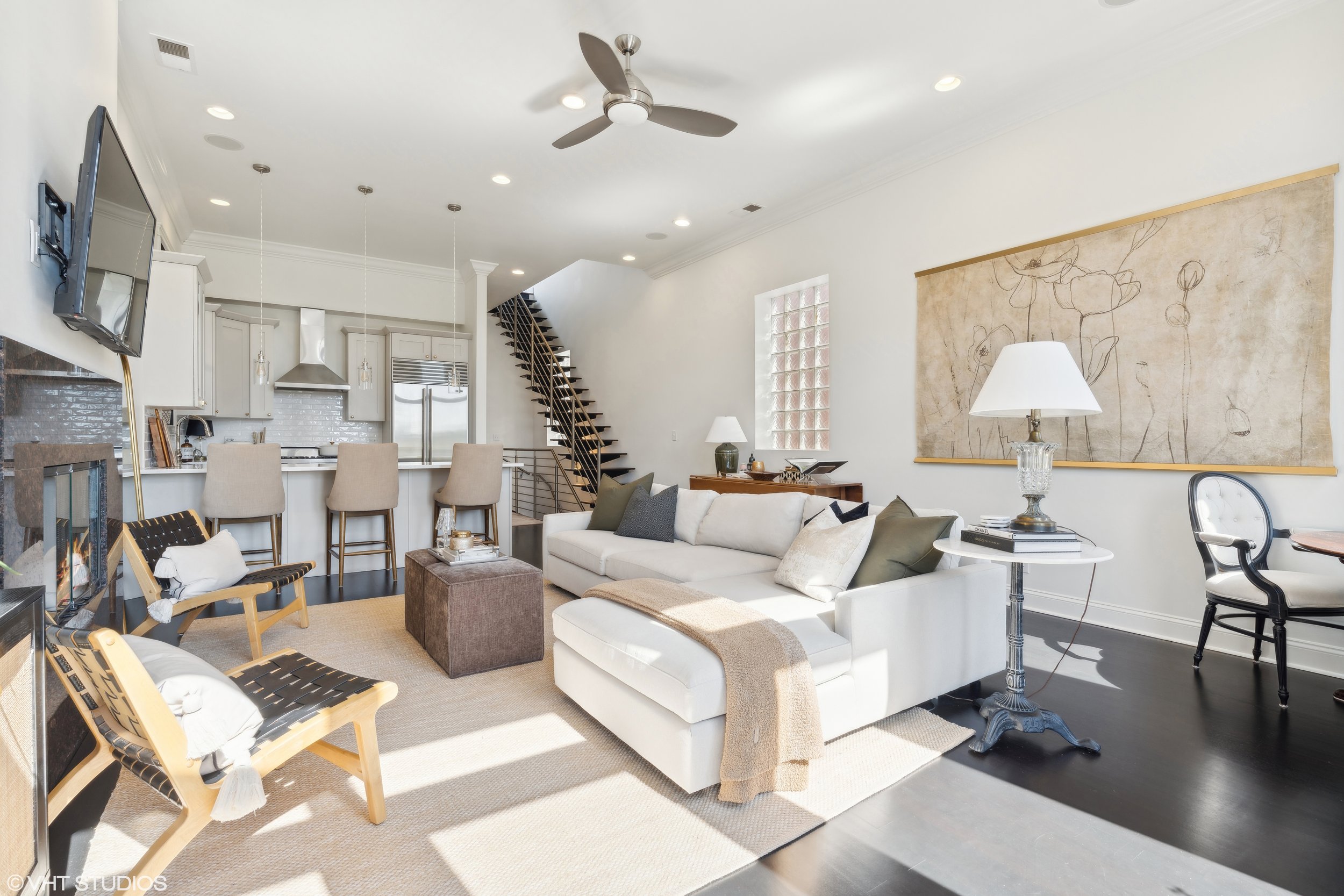 05_1418WChestnut_Unit3_10003_LivingRoom_HiRes.jpg