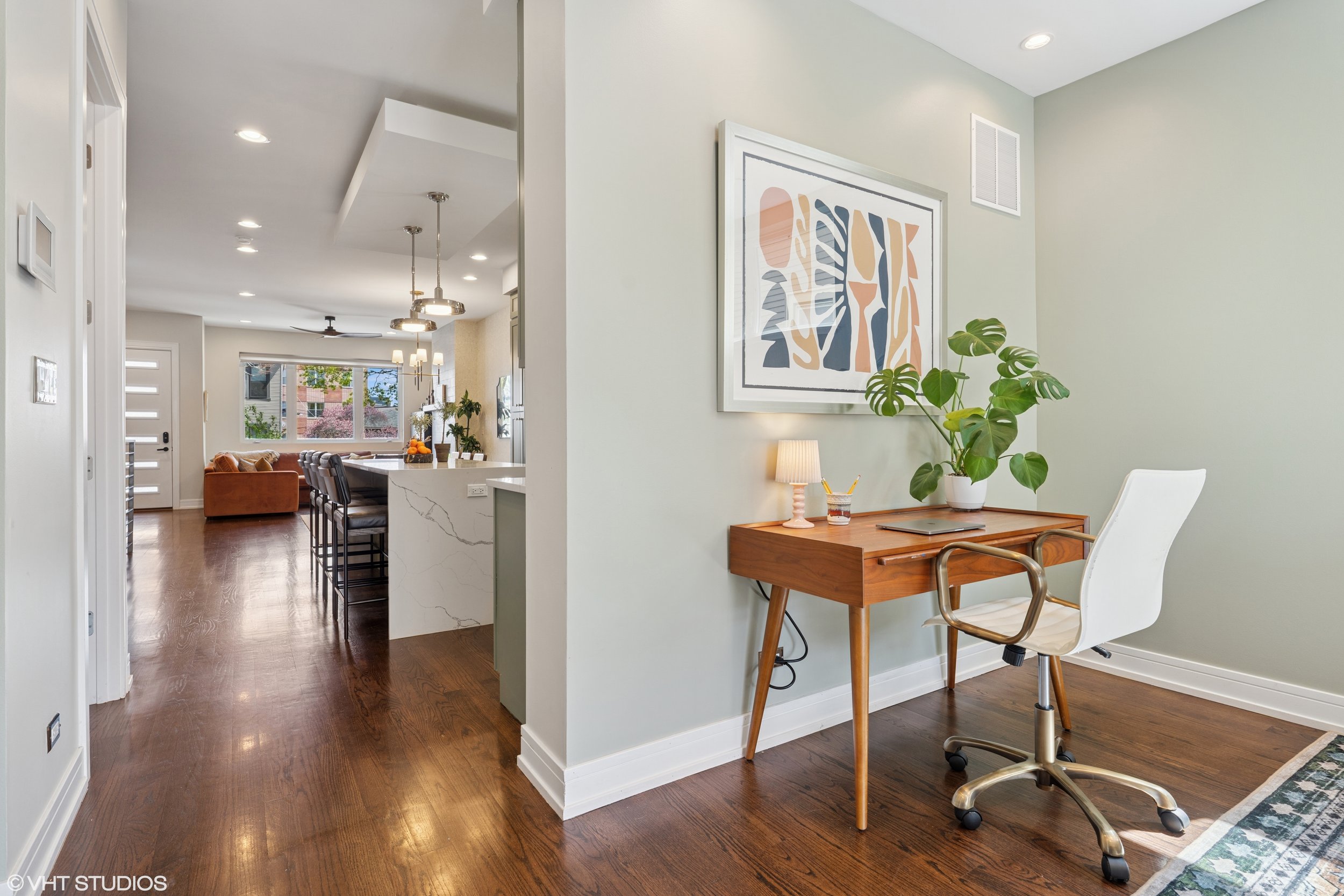 14_2136NorthPointSt_3003_FamilyRoom_HiRes.jpg