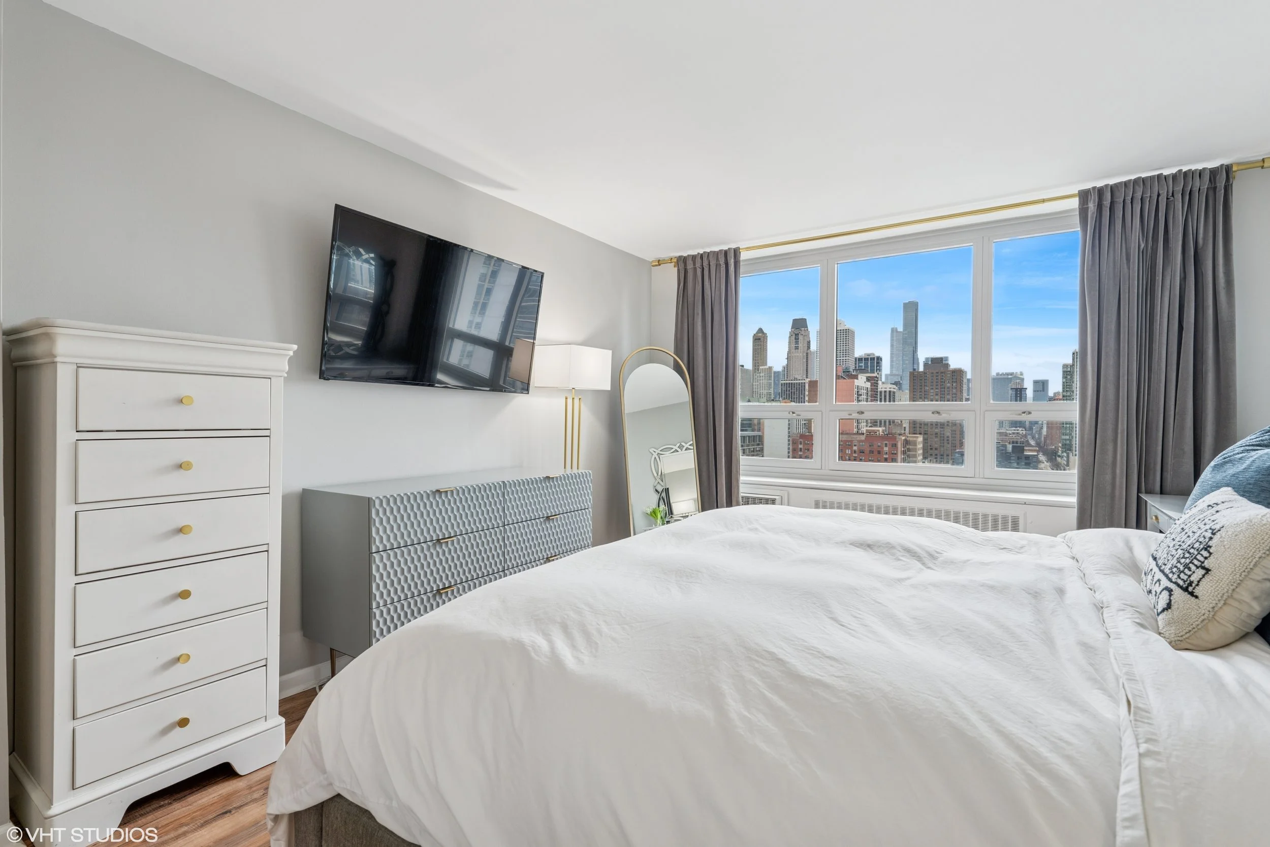 07_88WSchillerSt_1906_18001_Bedroom_HiRes.jpg