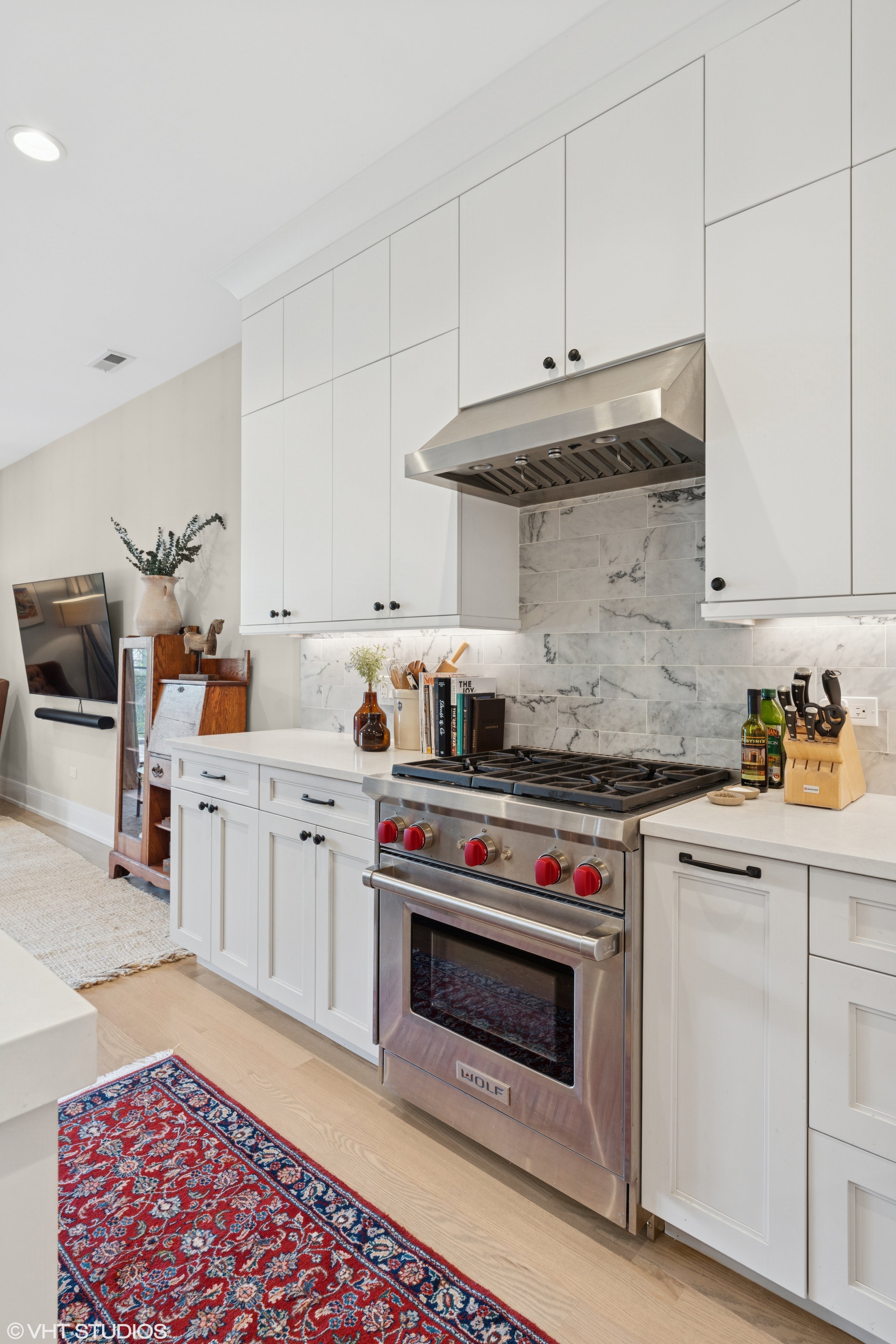 08_2846NRacineAve_Unit2_177002_Kitchen_HiRes.jpg
