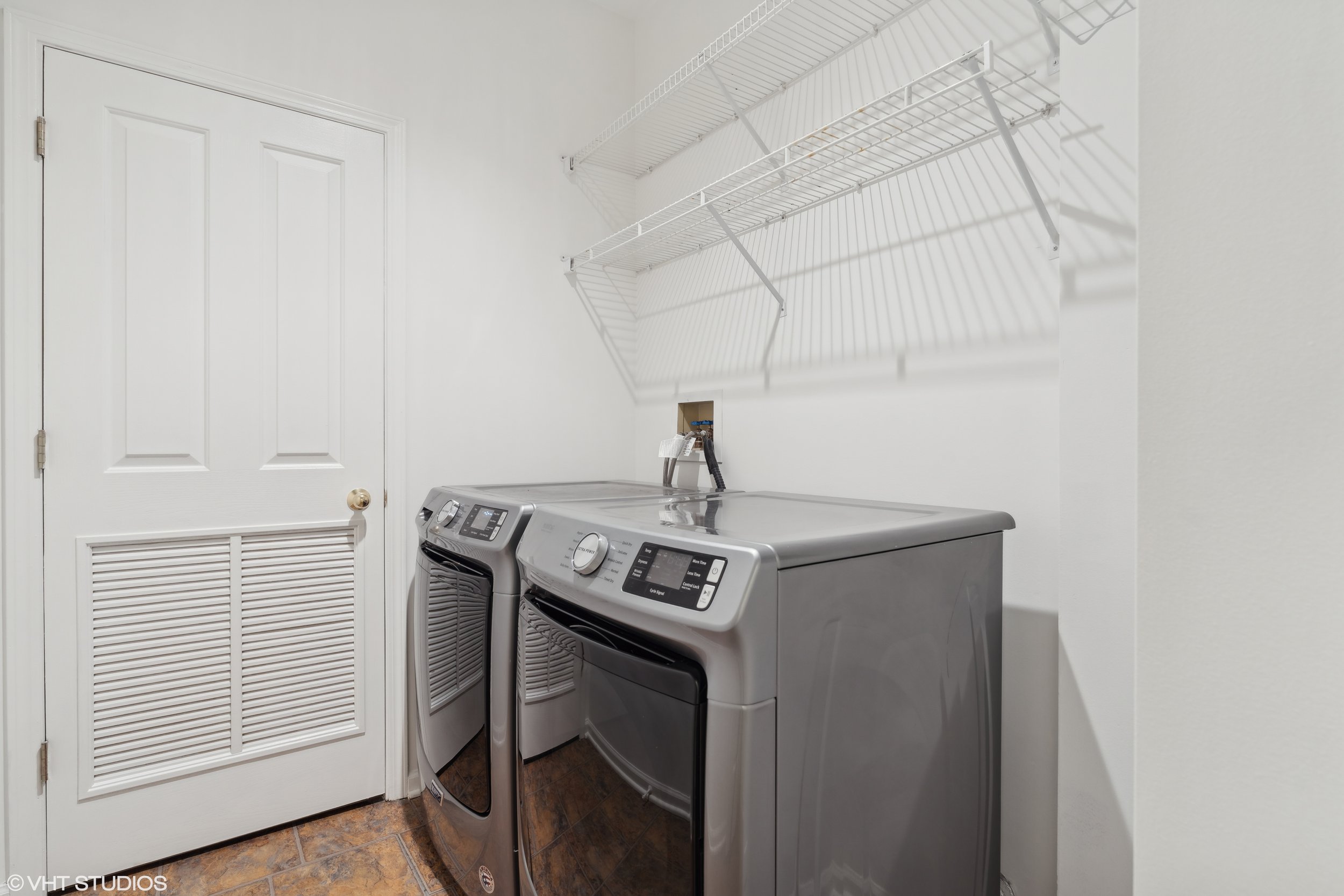 16_938WGeorgeSt_Unit3_44_LaundryRoom_HiRes.jpg
