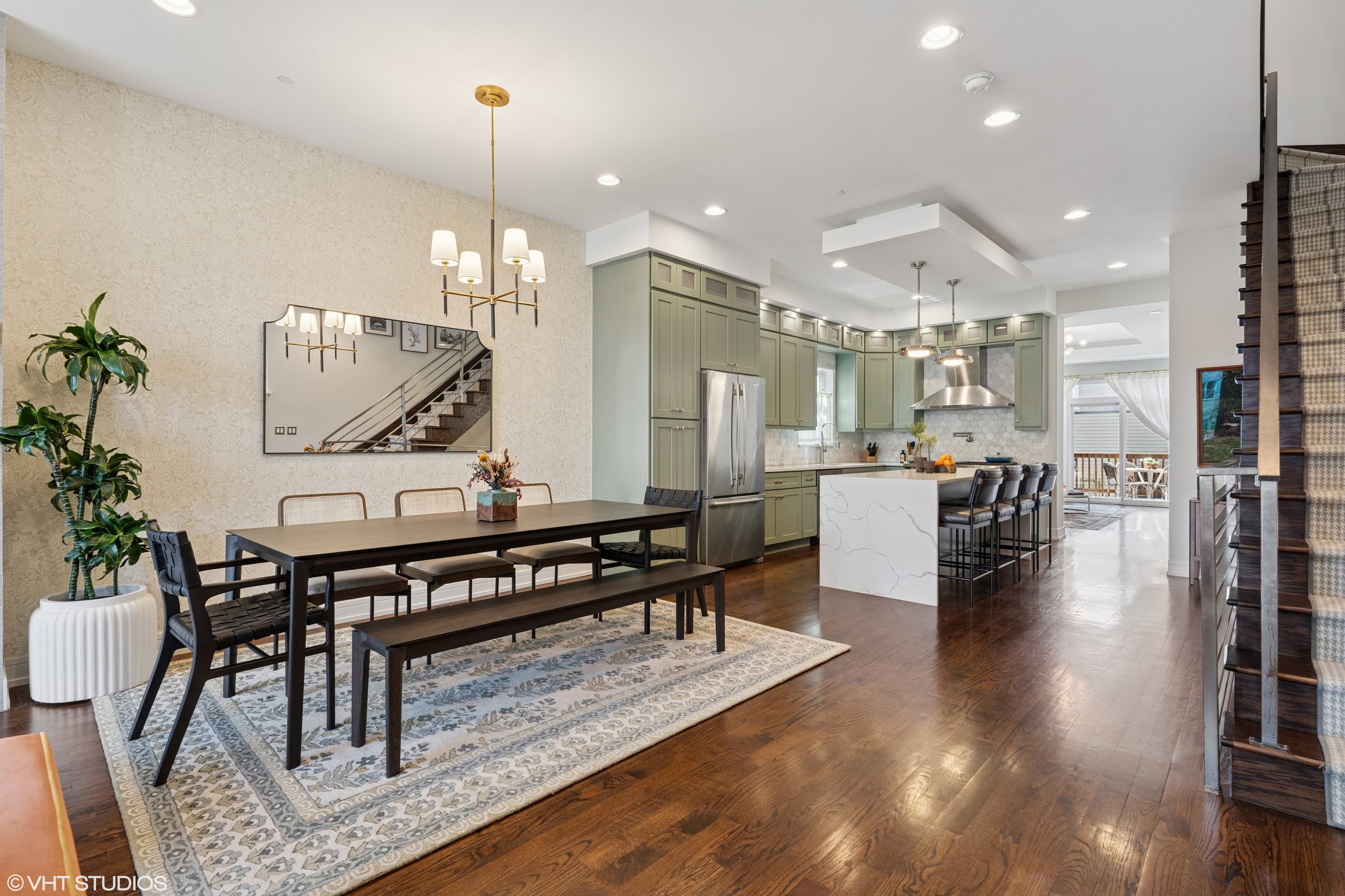 10_2136NorthPointSt_2_DiningRoom_HiRes.jpg
