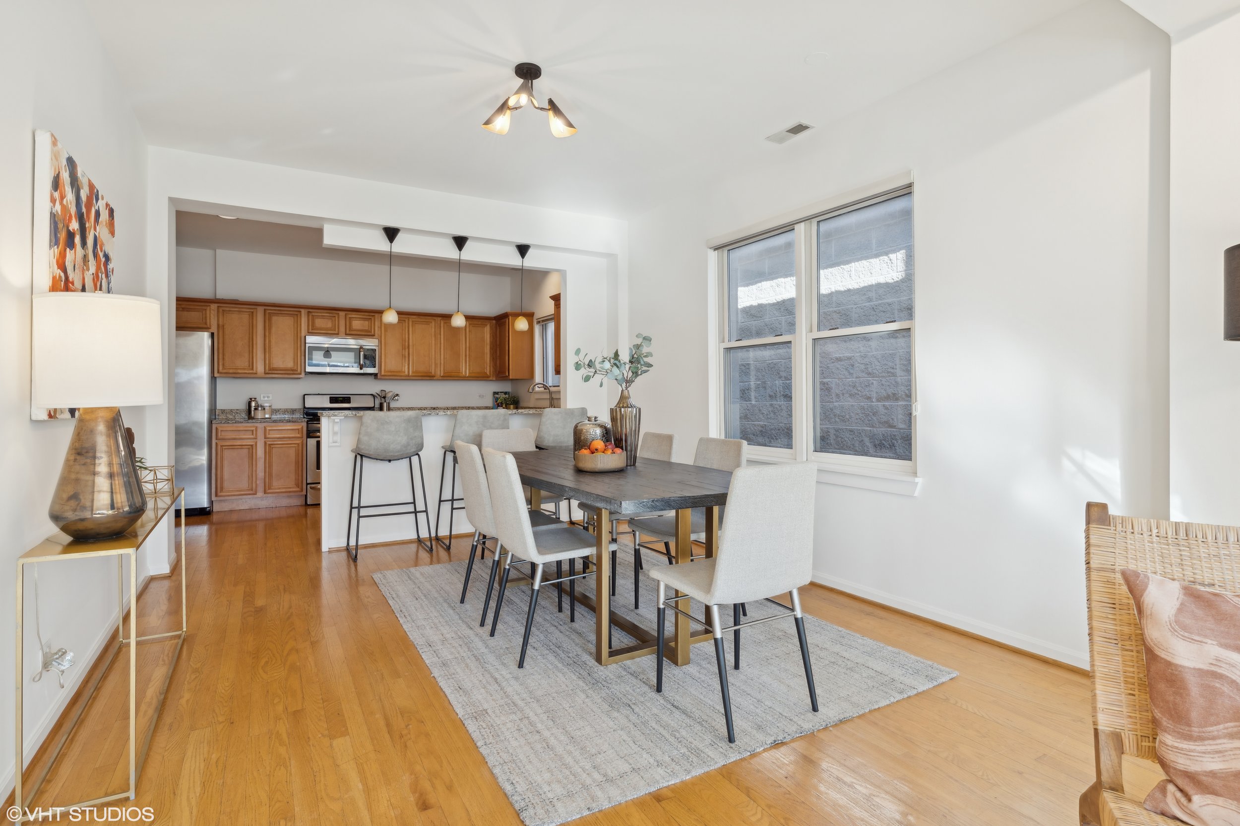 08_938WGeorgeSt_Unit3_2_DiningRoom_HiRes.jpg