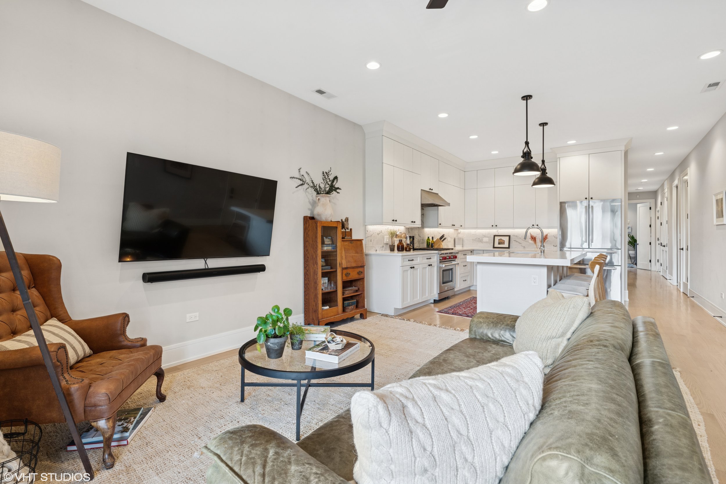 05_2846NRacineAve_Unit2_10002_LivingRoom_HiRes.jpg