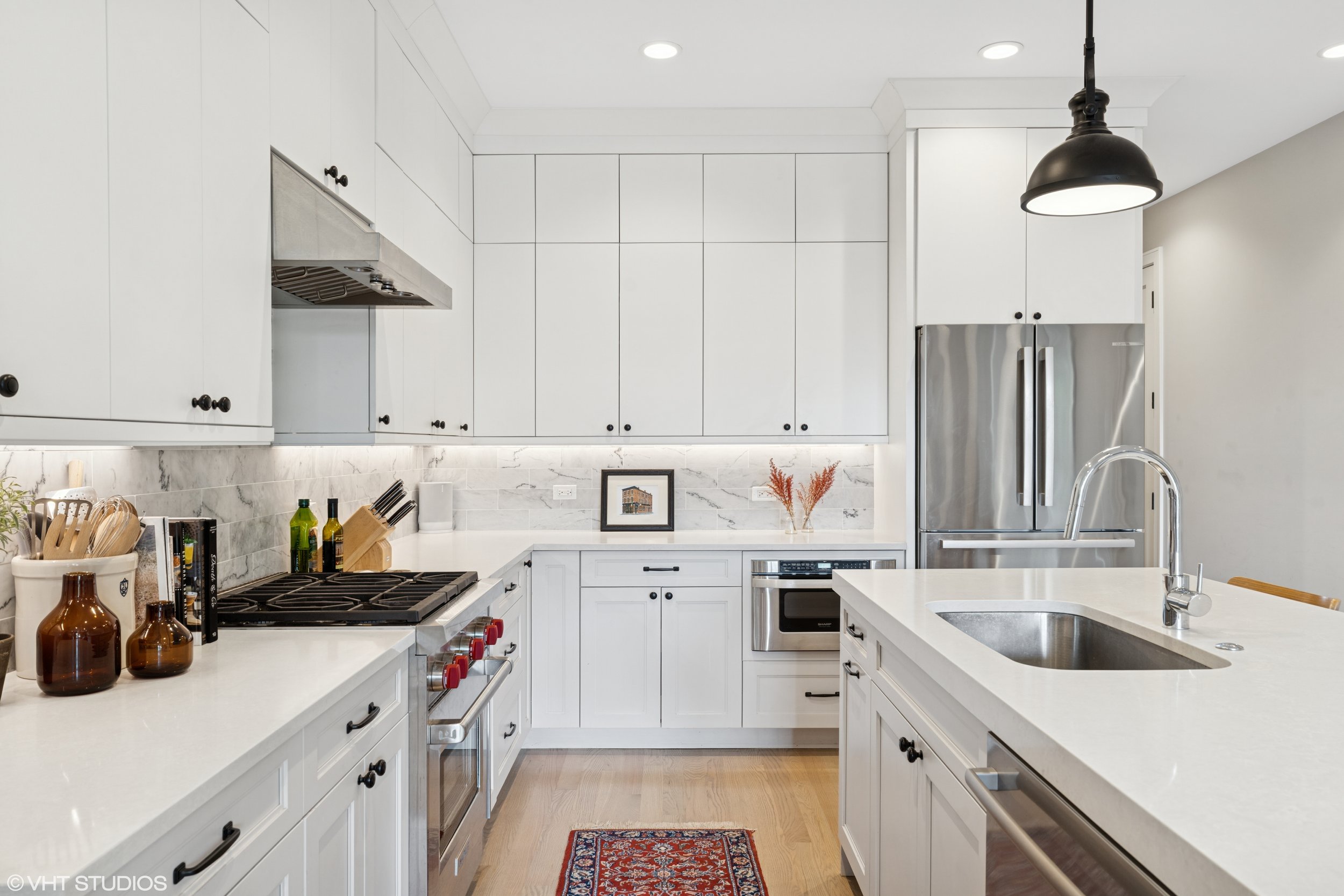 07_2846NRacineAve_Unit2_177001_Kitchen_HiRes.jpg