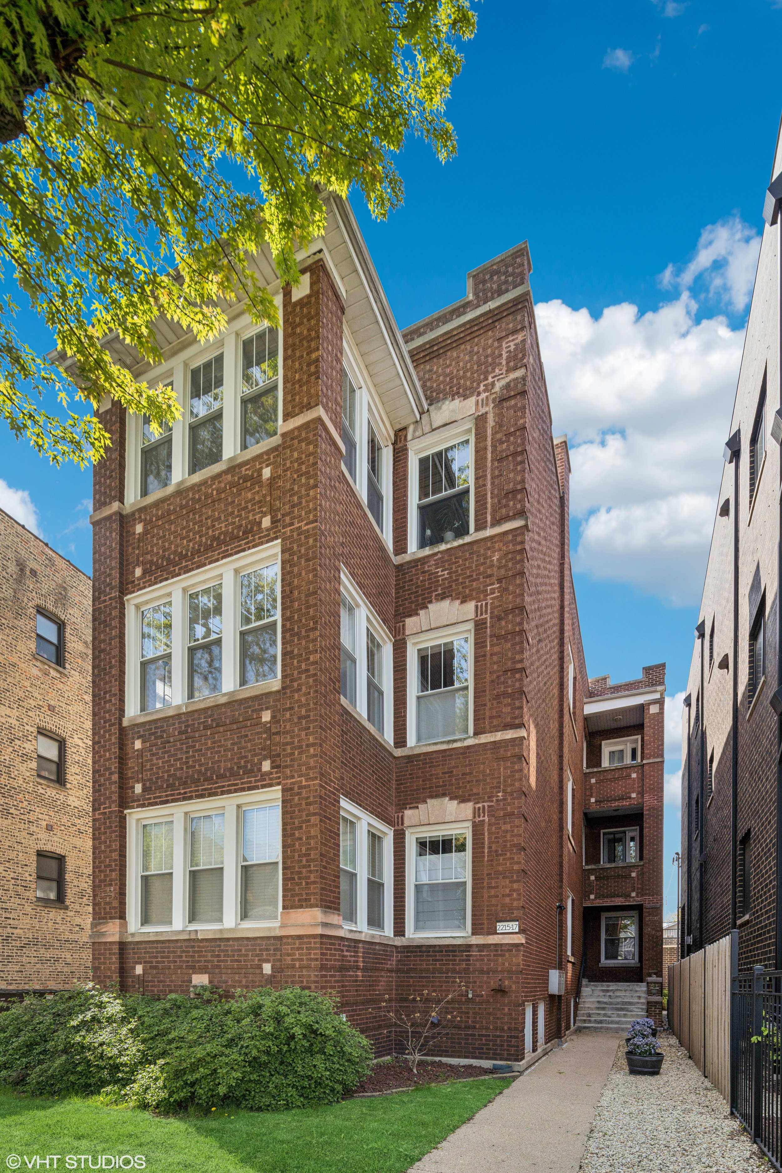 01_2217WFosterAve_Unit1_57_FrontView_HiRes.jpeg