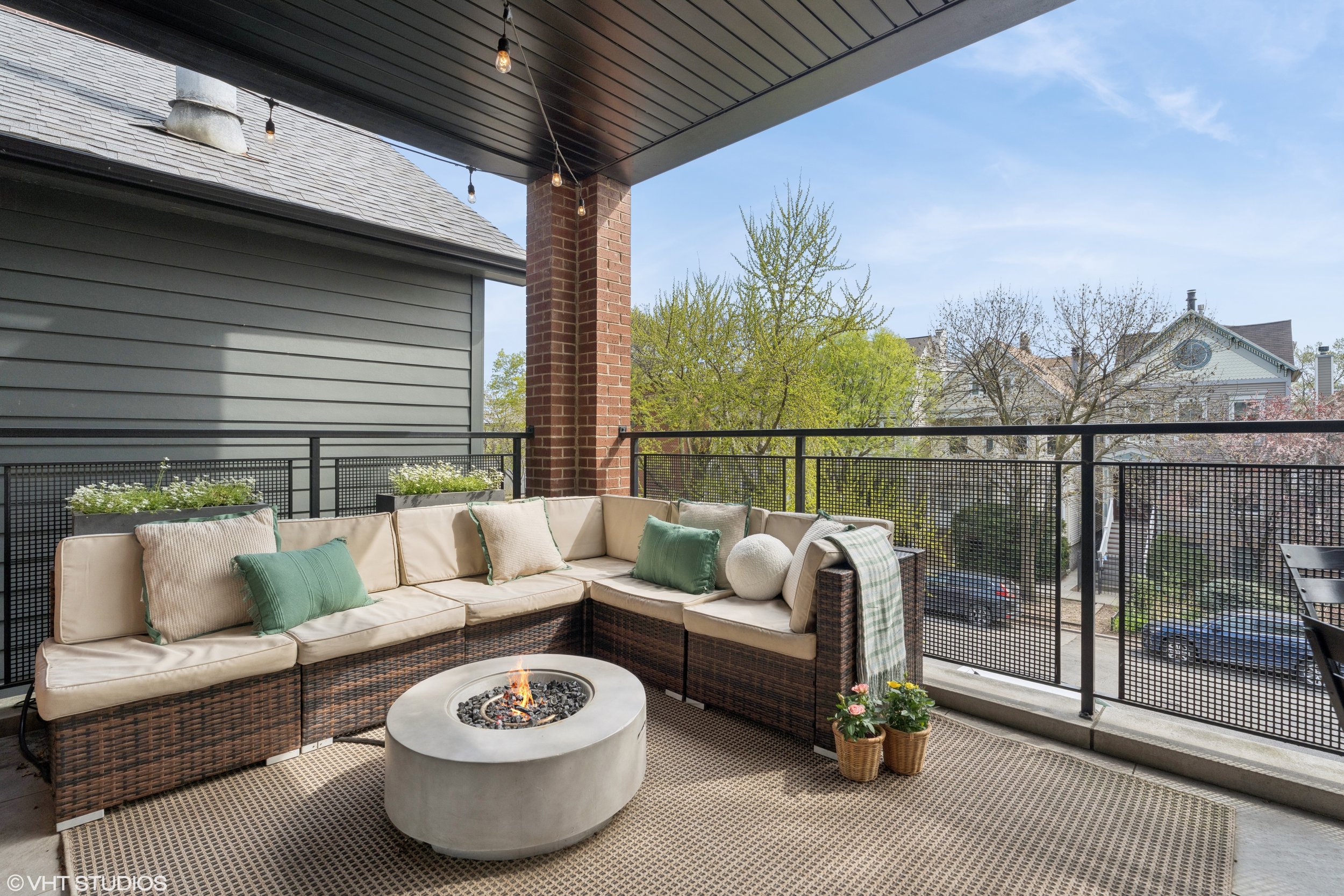 20_2846NRacineAve_Unit2_66001_Deck_HiRes.jpg