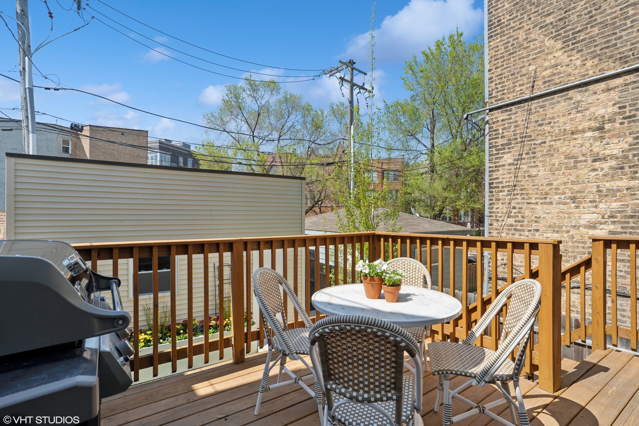 33_2136NorthPointSt_66001_Deck_HiRes.jpeg
