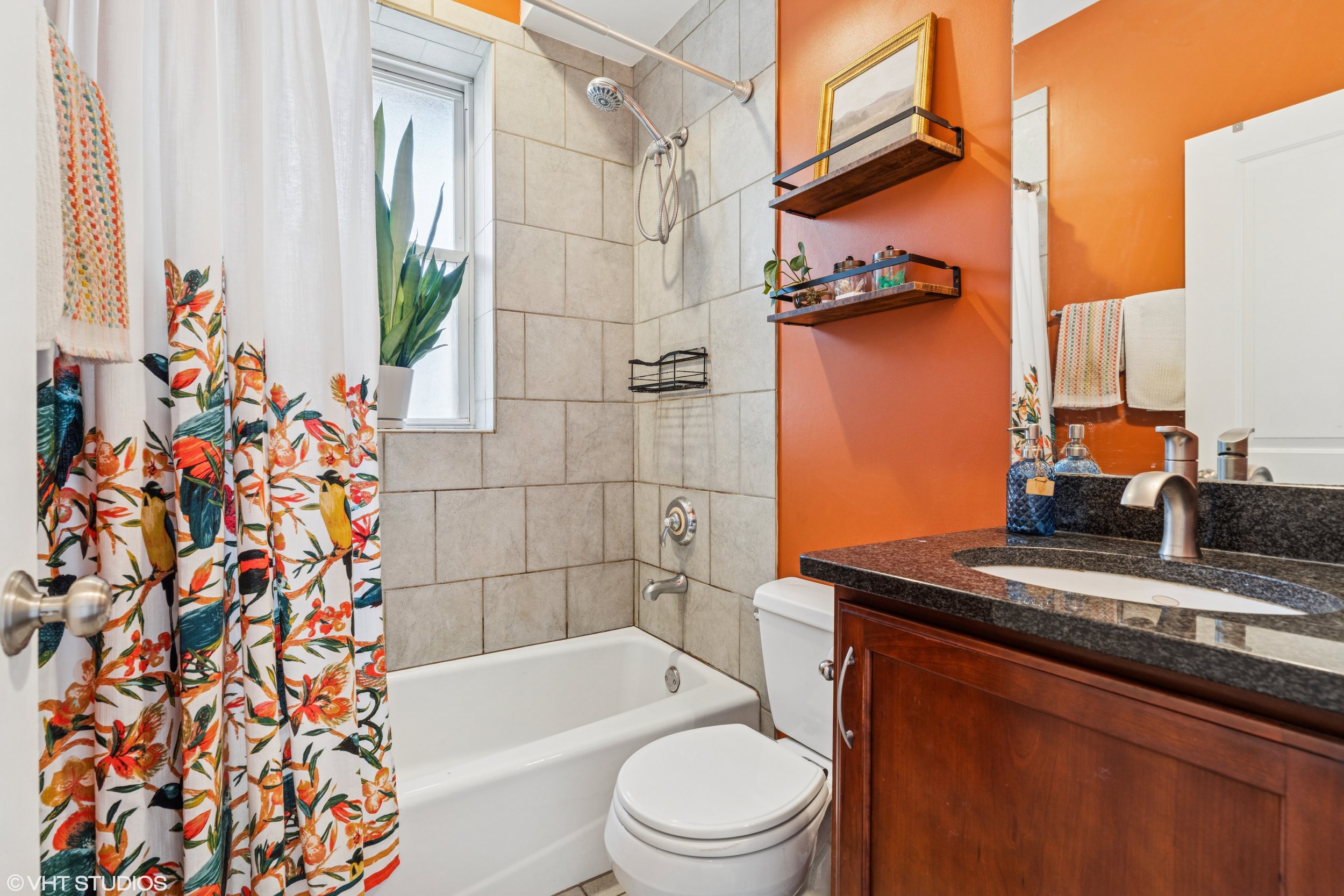10_2217WFosterAve_Unit1_8_Bathroom_HiRes.jpeg