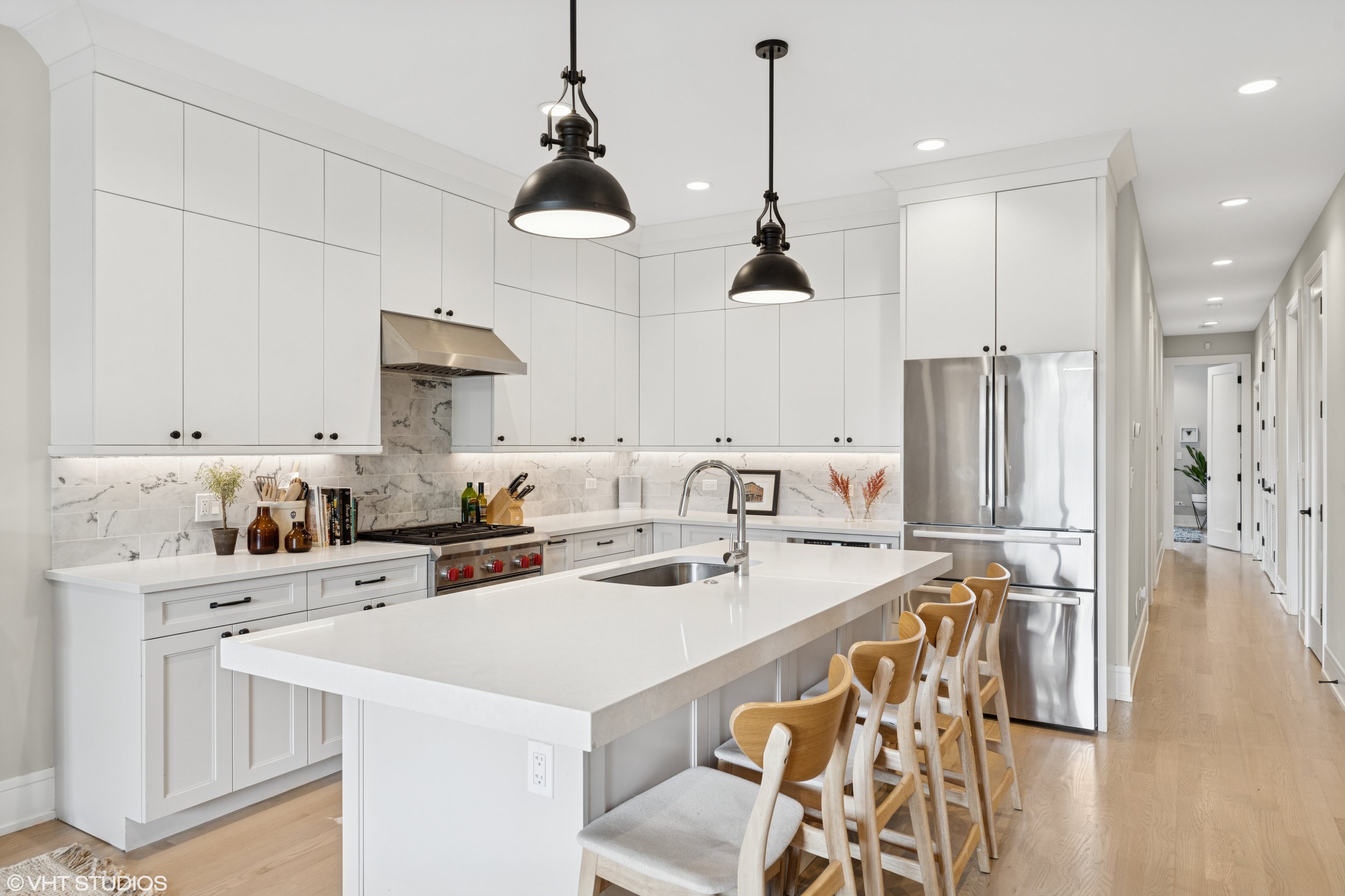 06_2846NRacineAve_Unit2_5_Kitchen_HiRes.jpg