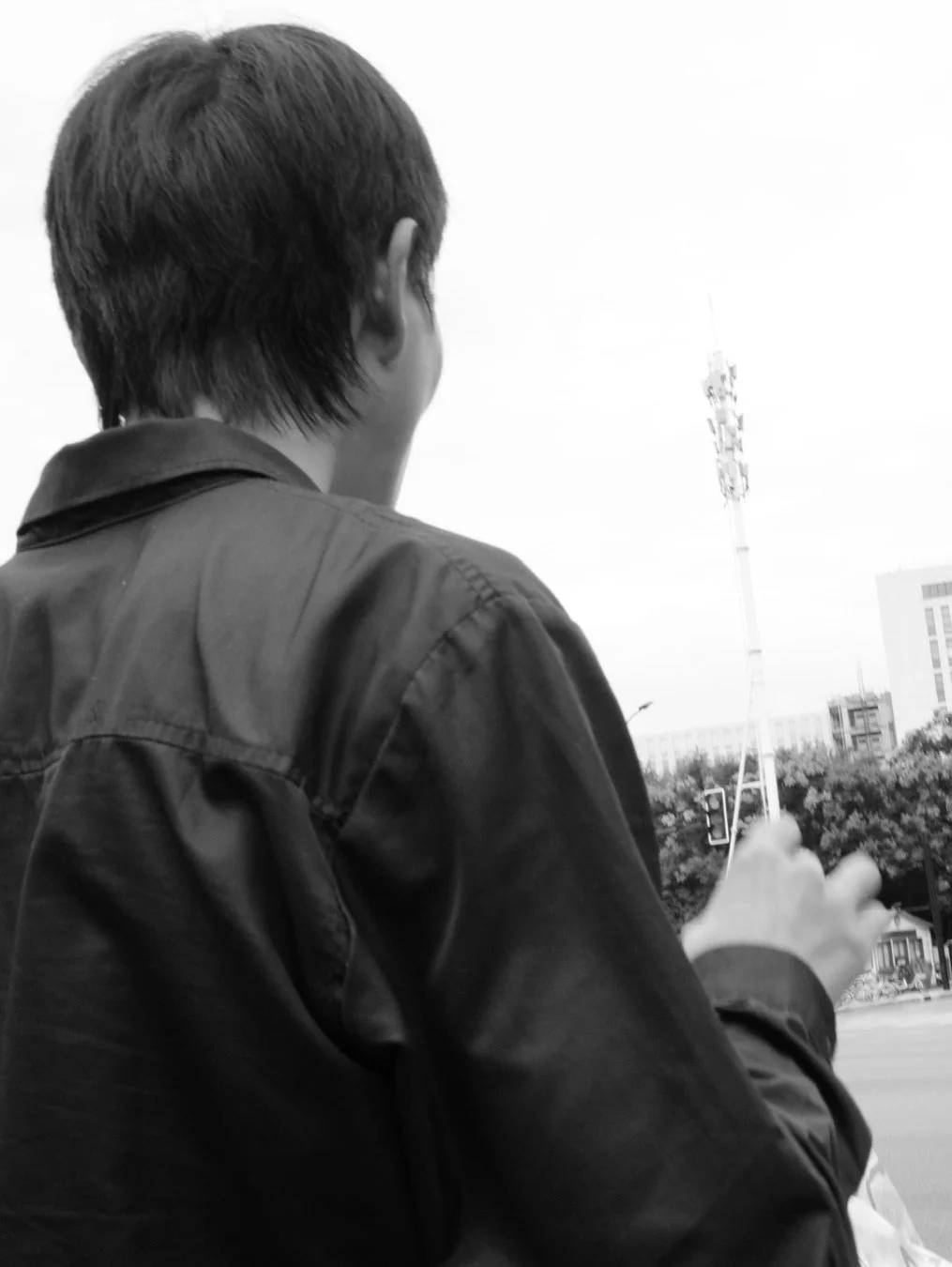 「Sense of BOUNDARY」

This ongoing series documents the presence of smoke in public spaces &mdash; the drifting boundary between a smoker and everyone else who is forced to share the air.

I don&rsquo;t chase these moments &mdash; they arrive on their