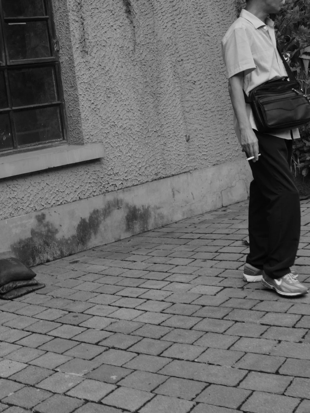 「Sense of BOUNDARY」

This ongoing series documents the presence of smoke in public spaces &mdash; the drifting boundary between a smoker and everyone else who is forced to share the air.

I don&rsquo;t chase these moments &mdash; they arrive on their