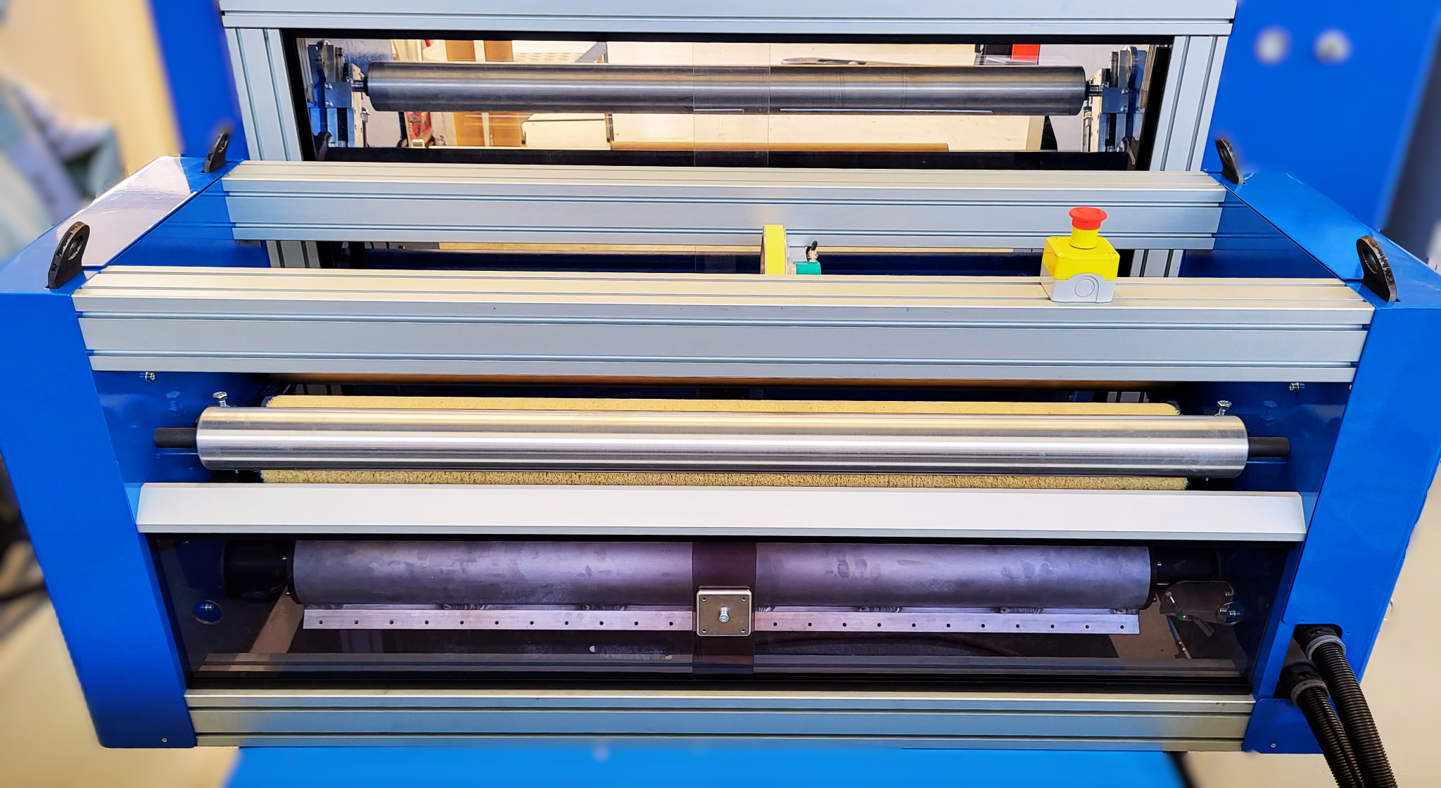 Model PC0 to make Cross pre-cuts on moving film at customizable distances