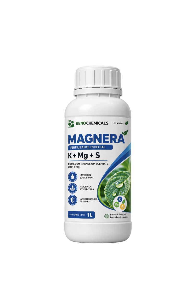 Botella de fertilizante Magnera de 1 litro con etiqueta que indica que contiene potasio, magnesio y azufre, y que mejora la nutrición, la fotosíntesis y la resistencia al estrés en plantas.