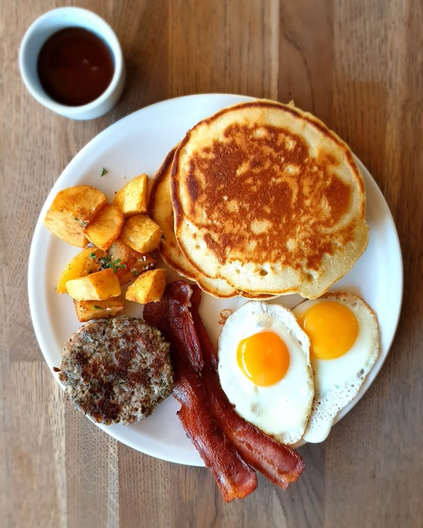 Happy Friday. Ease yourself in with ‘The Lumberjack’, our top selling breakfast. A stack of pancakes, sausage patty from @millroadbutchers, crispy bacon, two eggs from Manor Farm in Suffolk and crispy potatoes. Serving until 3pm, then bac