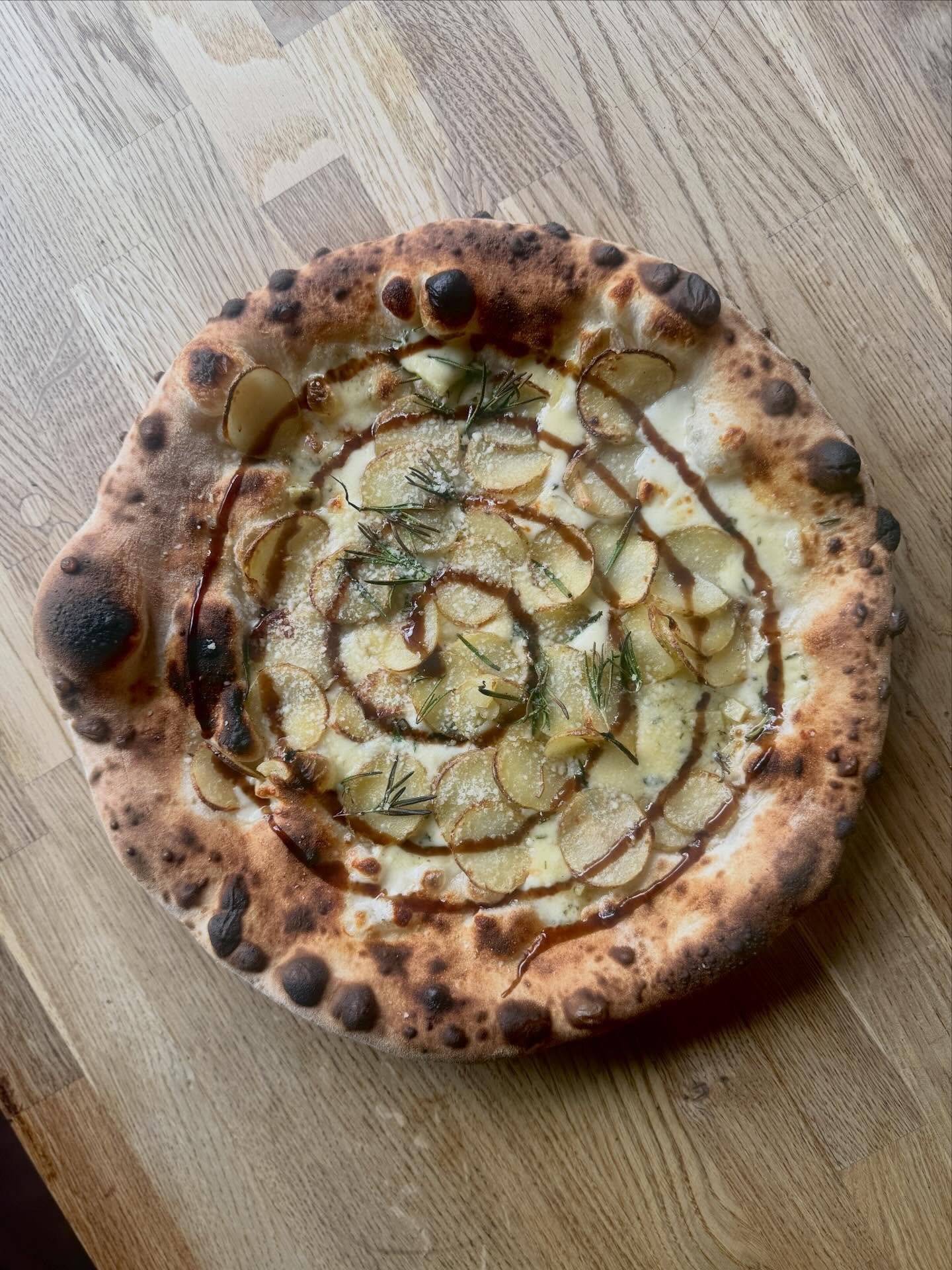 Christmas delights are here🎄

Culinaris Christmas Pizza

Wild herb raclette from @culinarisuk, mozzarella, garlic roasted potato, rosemary, parmesan &amp; fig balsamic glaze

Prawn Cocktail

Blackened chilli marie rose, king prawns, romaine, cucumbe