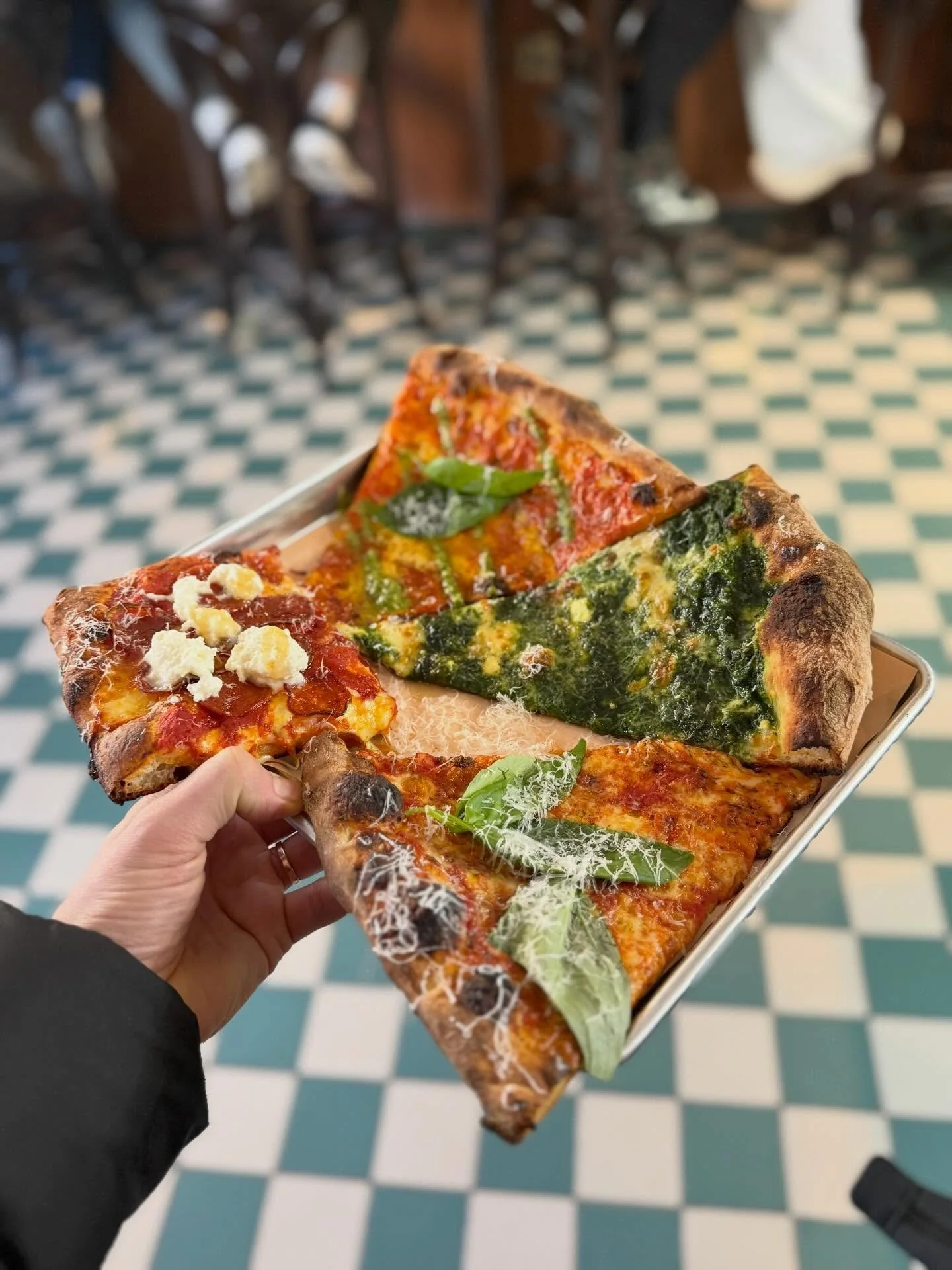 📍Vincenzo&rsquo;s Slice Bar, Shoreditch

After working with Tom a few years ago for an event it was great to catch up and see his new gaffe, just around the corner from brick lane.

Everything was on point and he has a wicked team behind him 🍕

If 