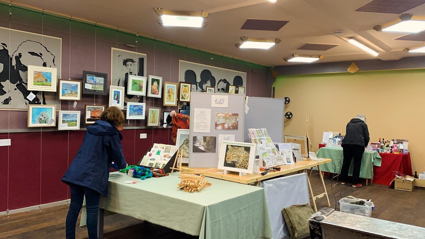 Setup is underway with the Kington Art Society for the @marchesmakers festival! See you this weekend!

#theoldpicturehouse #theoldpicturehousekington #hart #herefordshireart #kington #kingtonherefordshire #rural #welovekington #supportlocal #countryl
